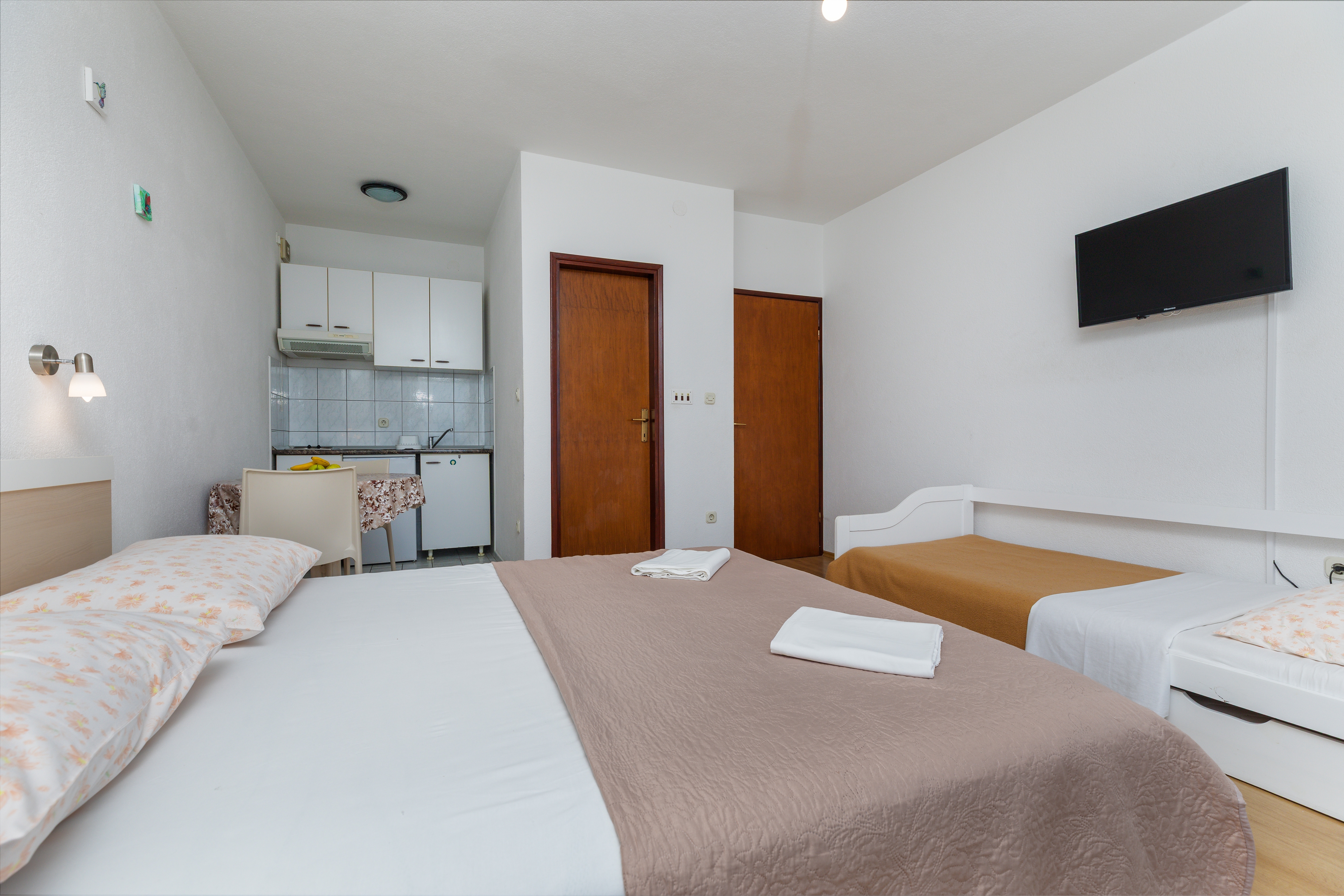 Studio flat with balcony and sea view Brela, Makarska  AS-a