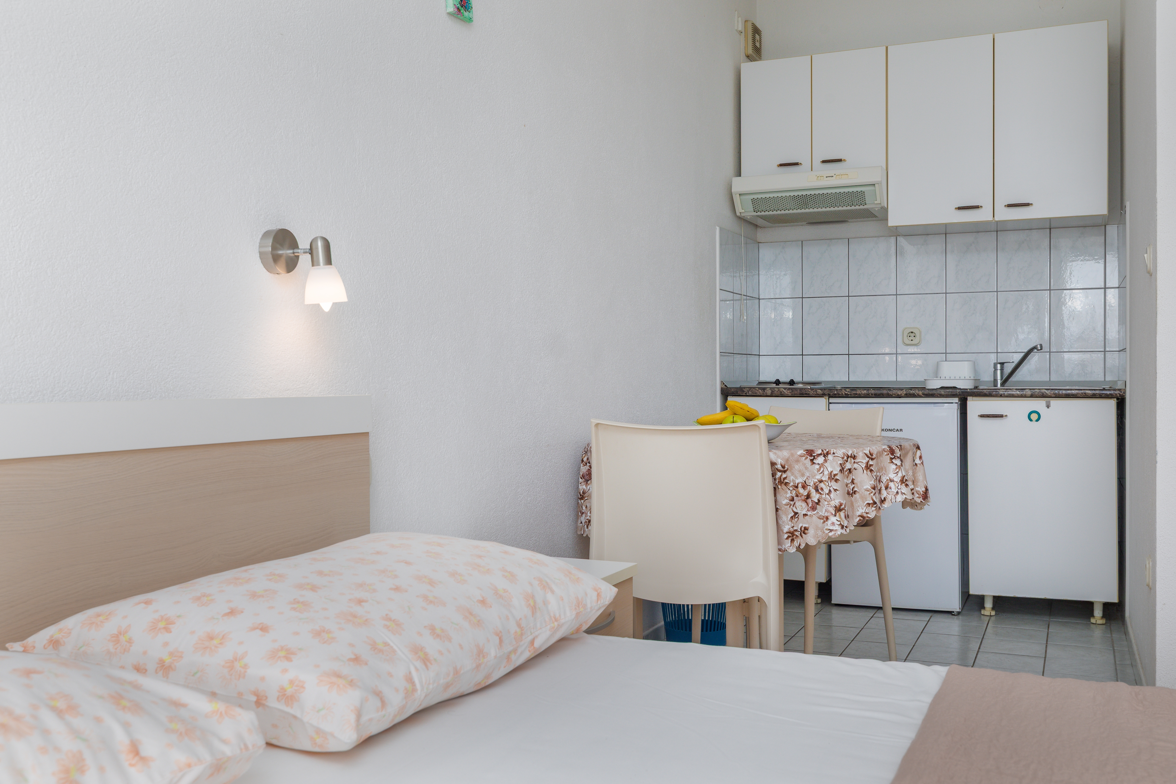 Studio flat with balcony and sea view Brela, Makarska  AS-a