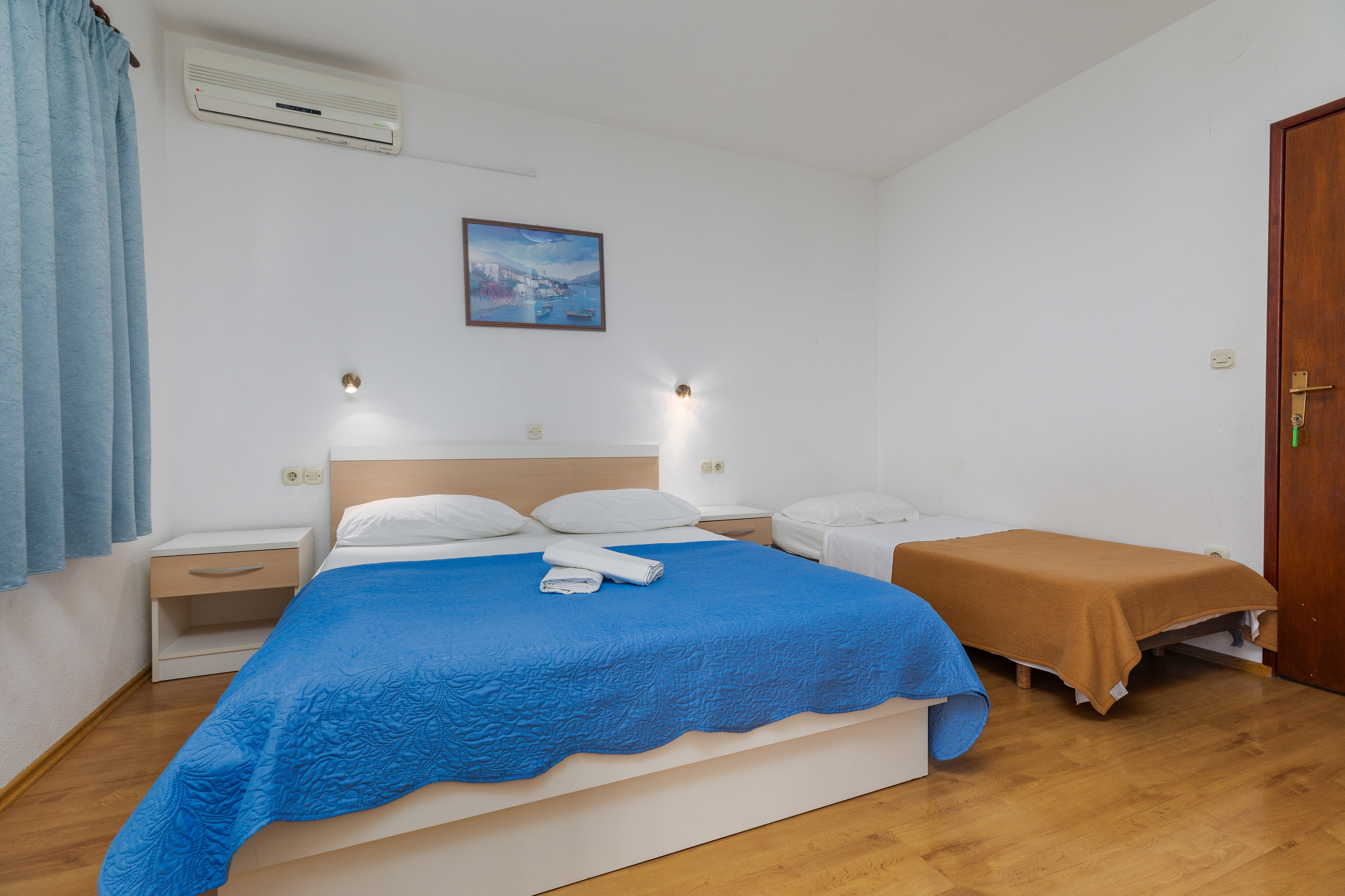 Room with balcony and sea view Brela, Makarska (S-24416-a) Room with balcony and sea view Brela, Makarska (S-24416-a)