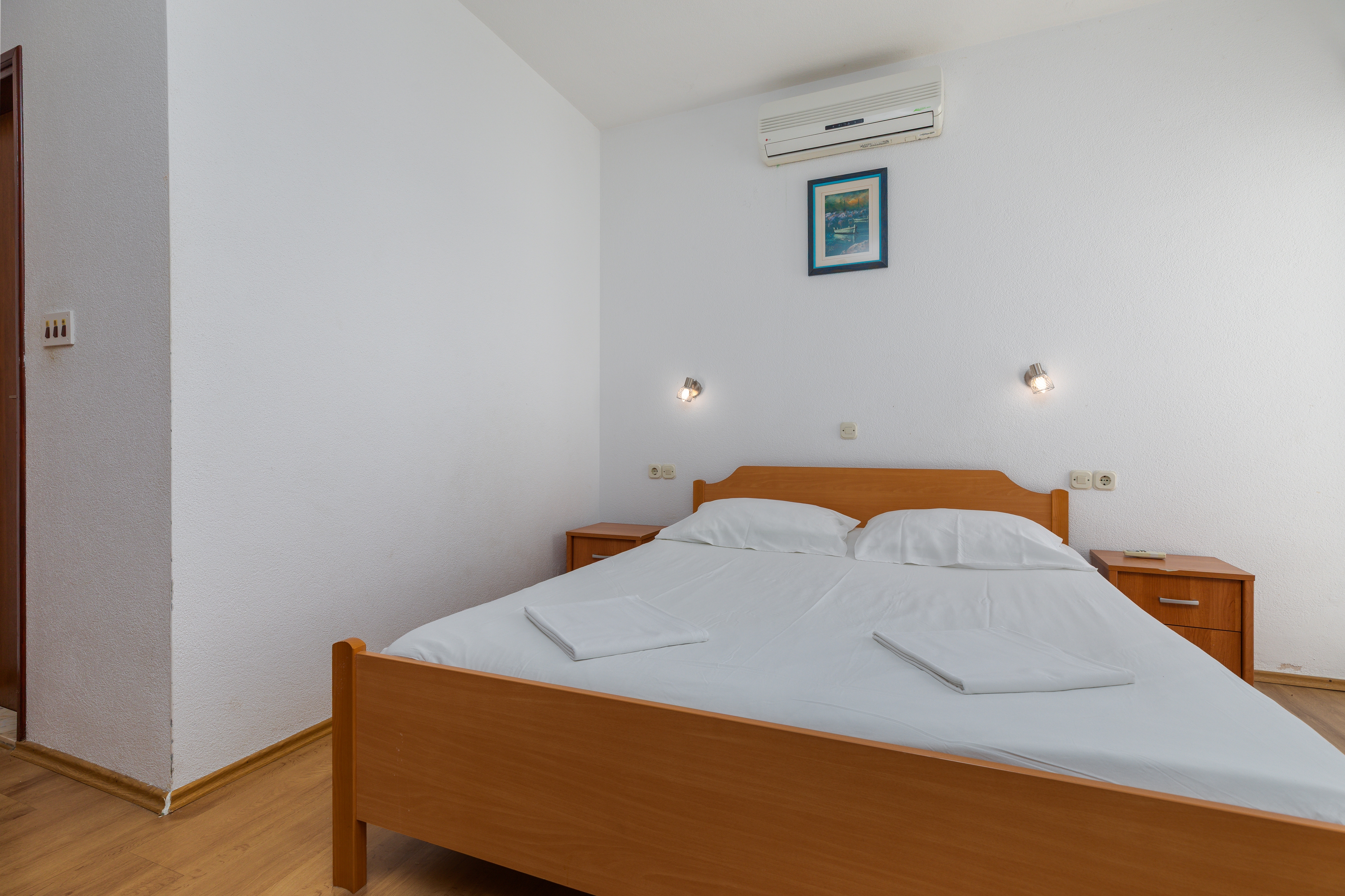 Room with balcony and sea view Brela, Makarska (S-24416-b) Room with balcony and sea view Brela, Makarska (S-24416-b)