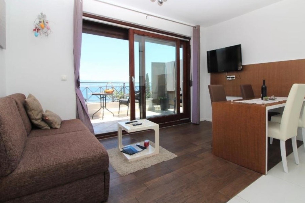 One bedroom apartment with terrace and sea view Opatija (A-24419-a)