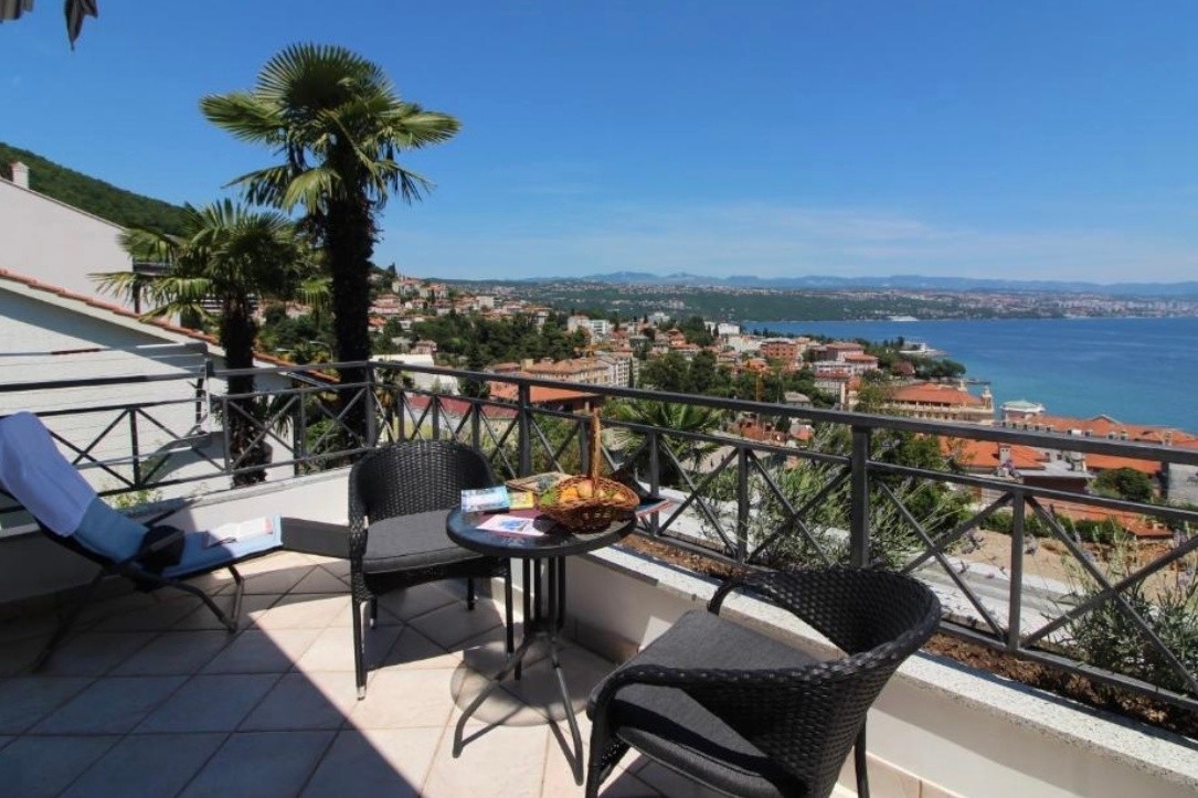 One bedroom apartment with terrace and sea view Opatija (A-24419-a) One bedroom apartment with terrace and sea view Opatija (A-24419-a)