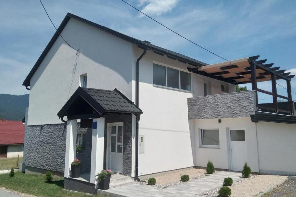 Dvosobni apartman s terasom Korenica, Plitvice  A-a