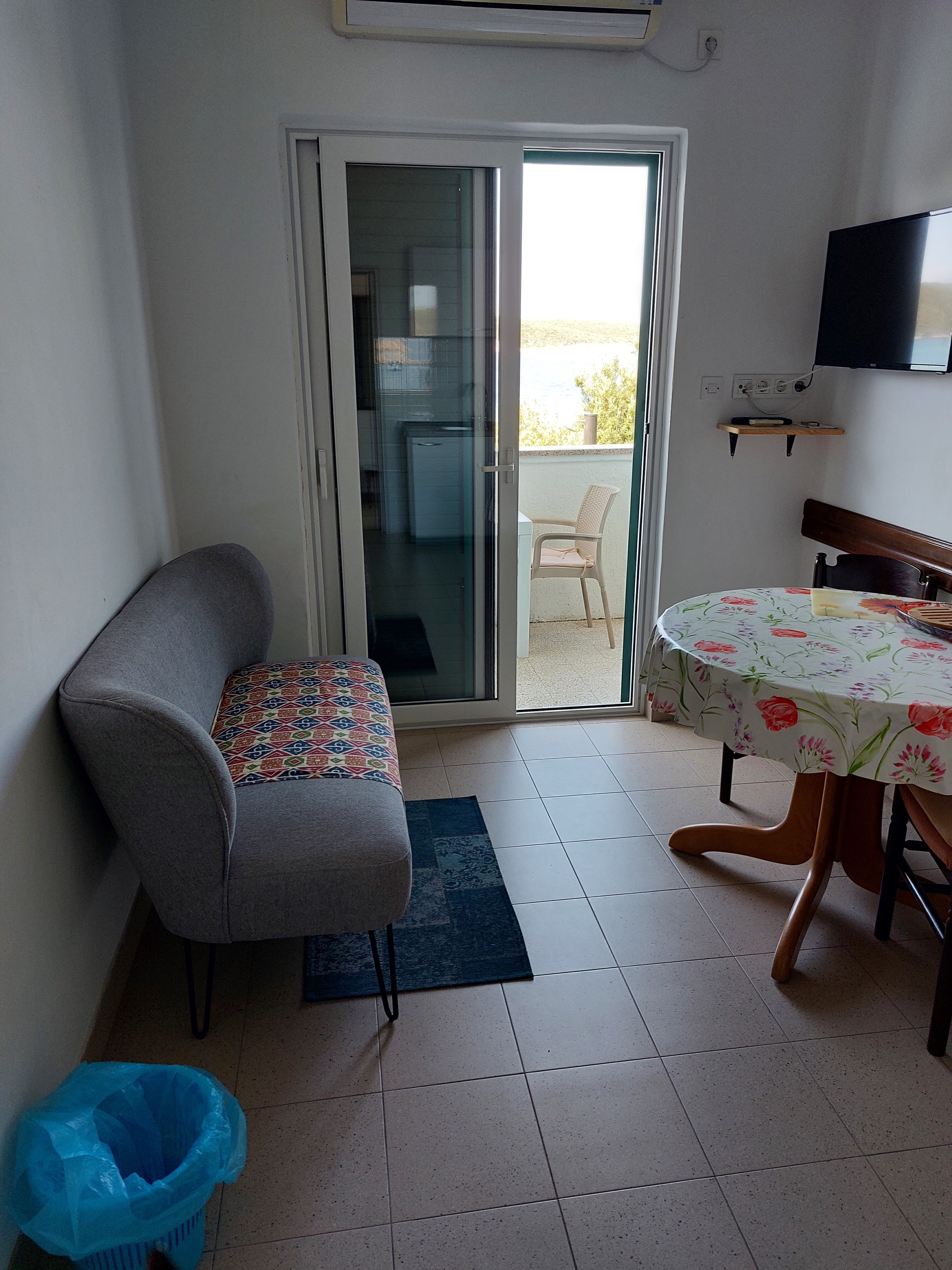 One bedroom apartment near beach Supetarska Draga - Gonar, Rab (A-24423-b)