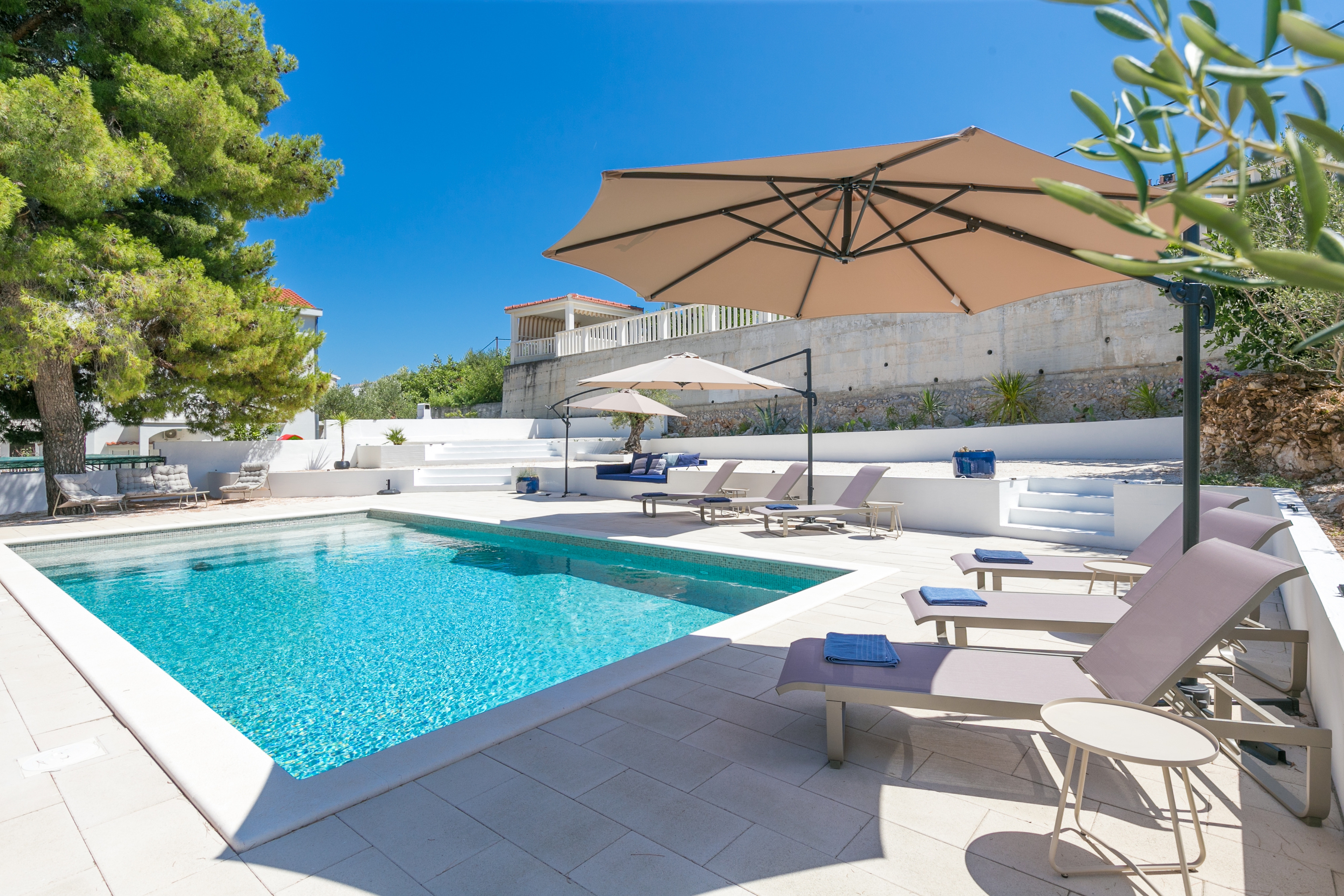 Three bedroom house with terrace and sea view Arbanija, Čiovo (K-24430)