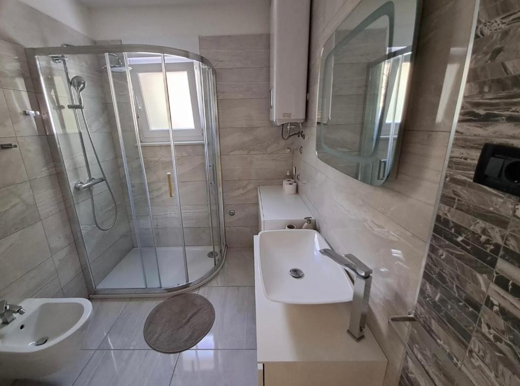 Dvosobni apartman s terasom Rovinj  A-a