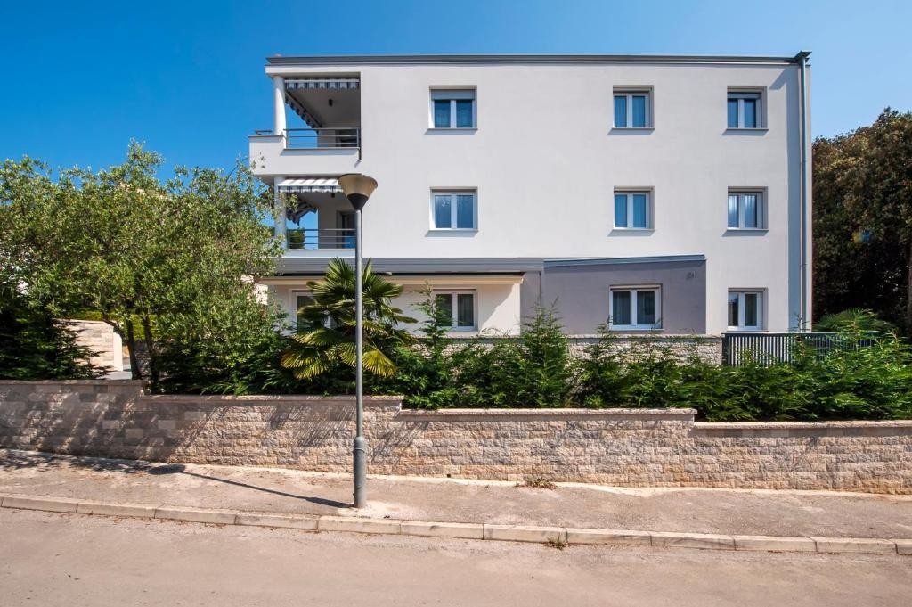 Dvosobni apartman s terasom Rovinj  A-a