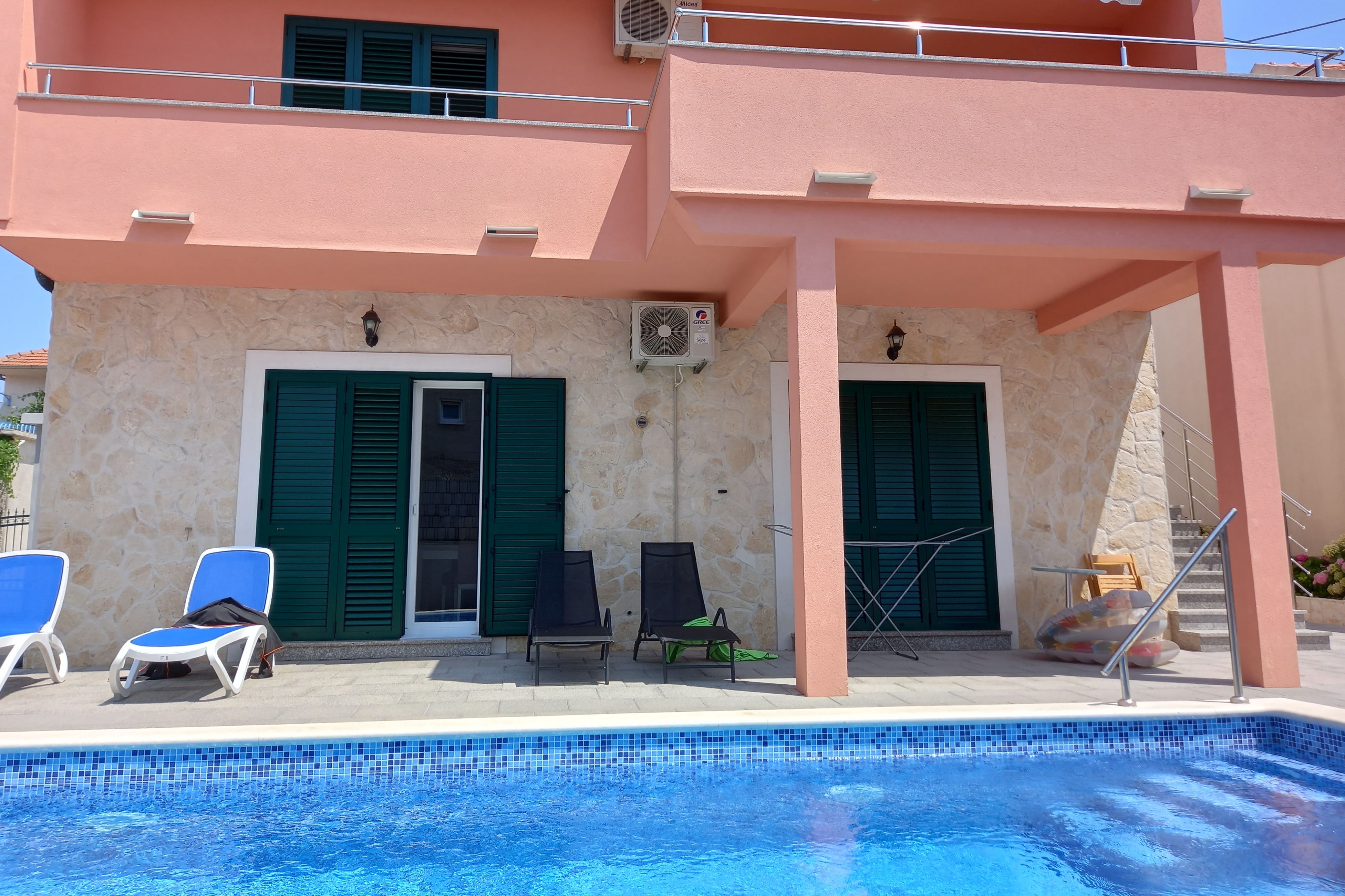 Four-bedroom house with terrace Šibenik (K-24444)