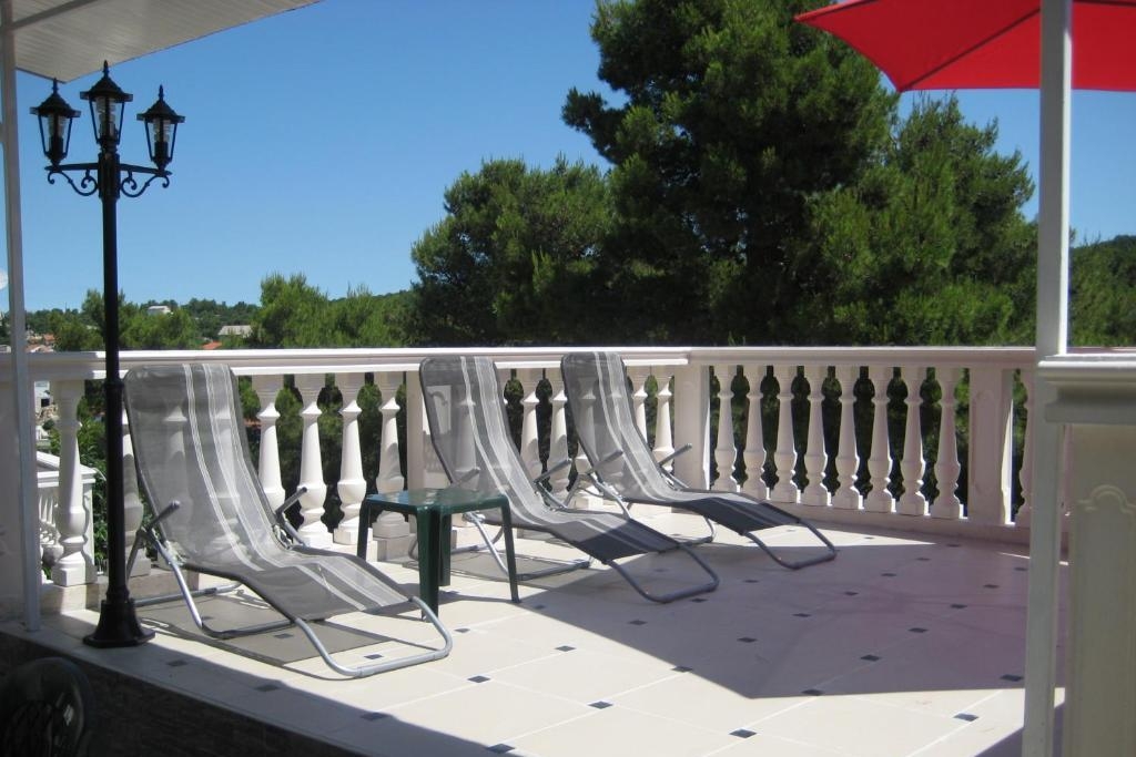 Jednosobni apartman s balkonom i pogledom na more Zaton, Krka  A-a