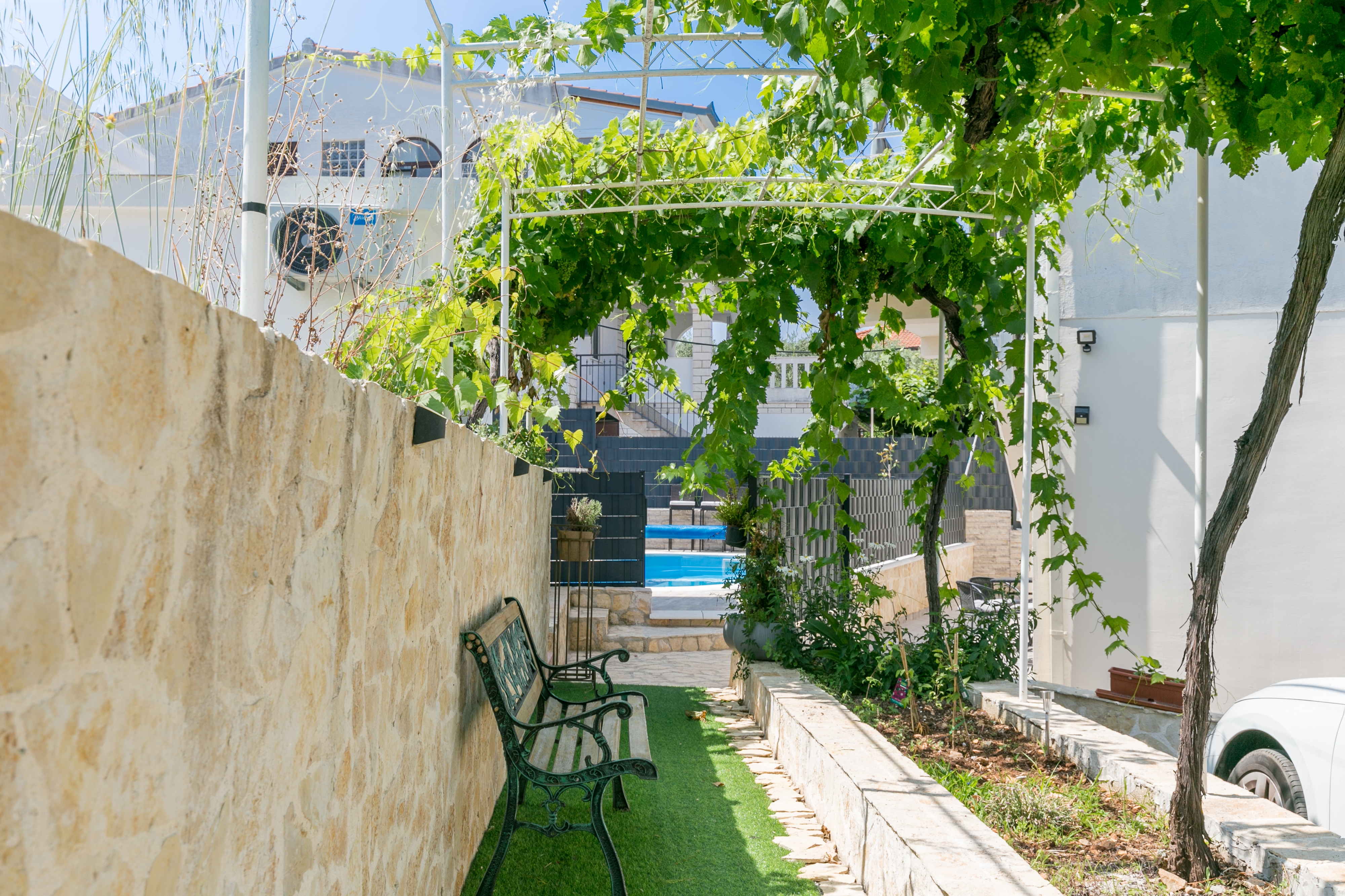 Two bedroom house with terrace Okrug Gornji, Čiovo  K