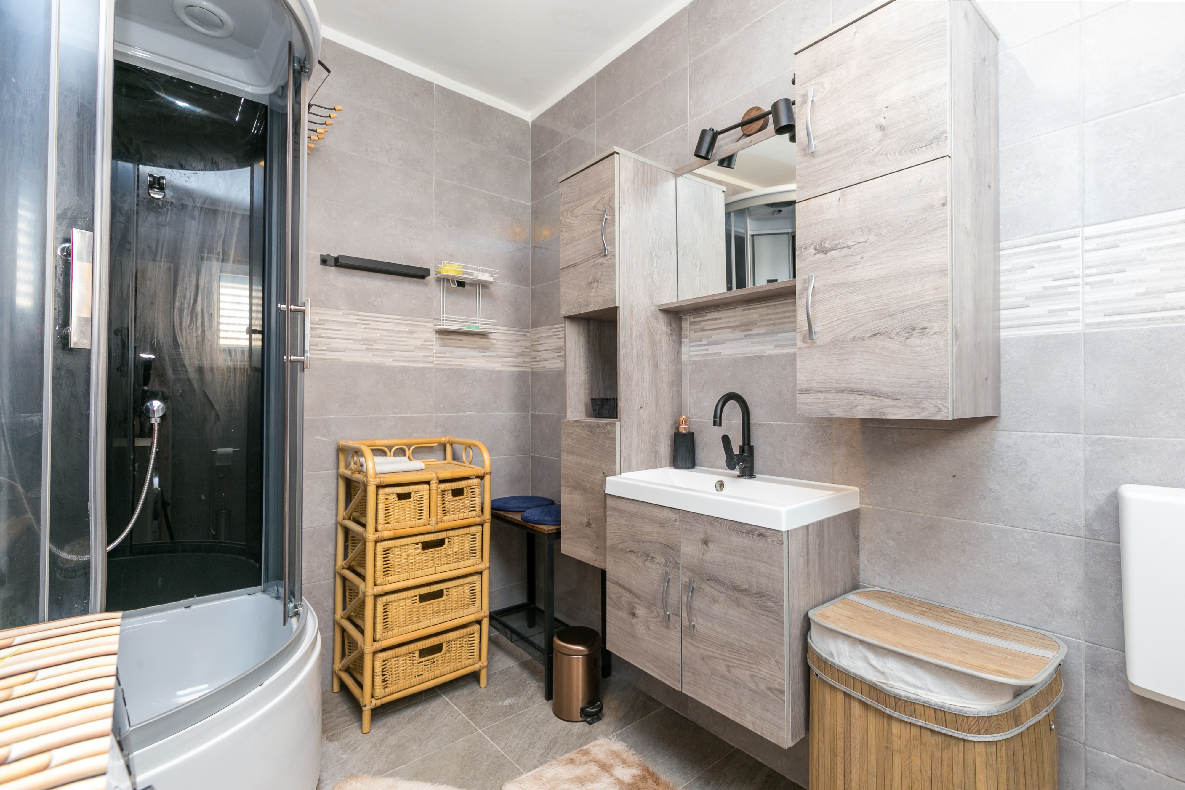 Two bedroom house with terrace Okrug Gornji, Čiovo  K