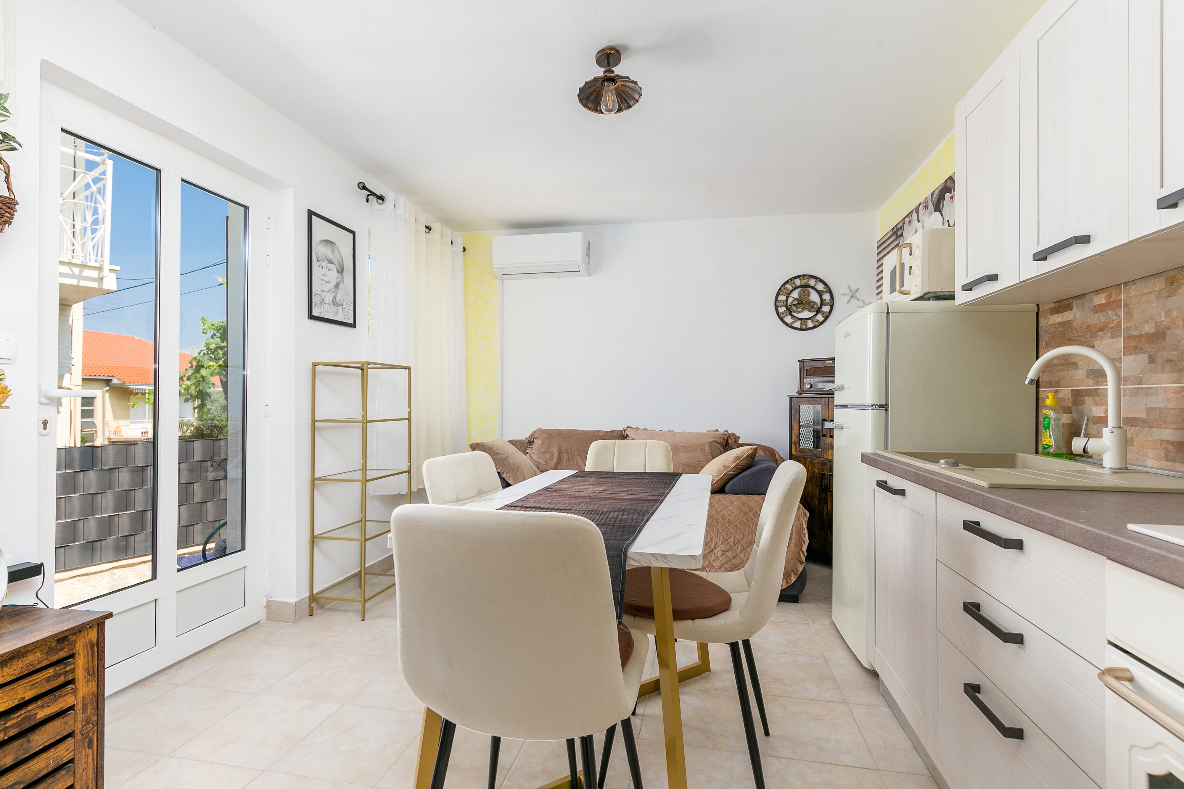 Two bedroom house with terrace Okrug Gornji, Čiovo  K