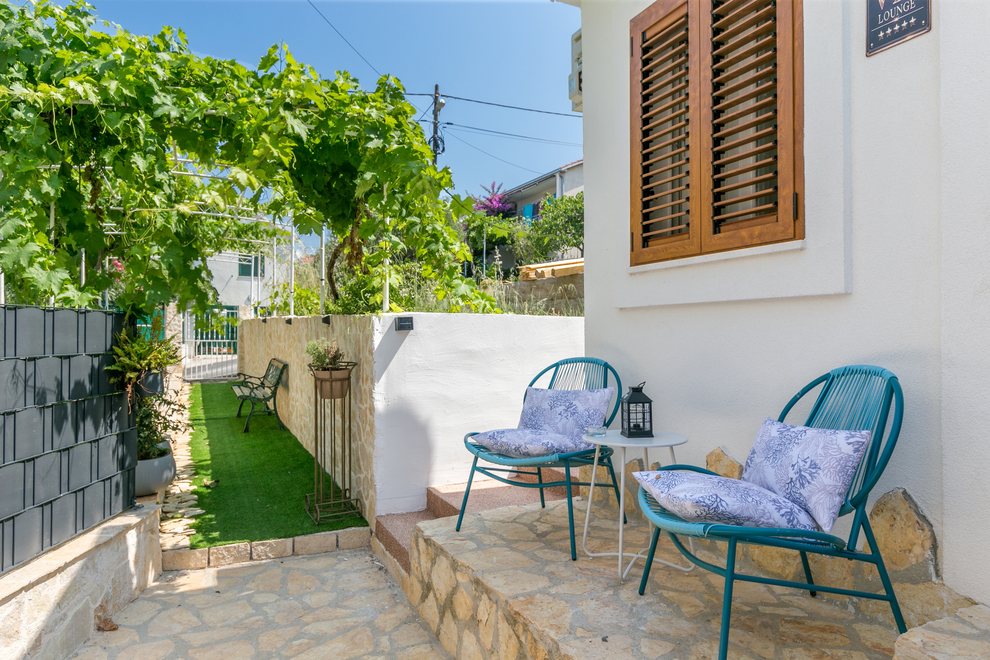 Two bedroom house with terrace Okrug Gornji, Čiovo  K