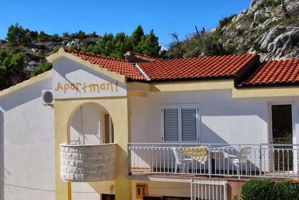 Three bedroom apartment with terrace and sea view Makarska  A-a