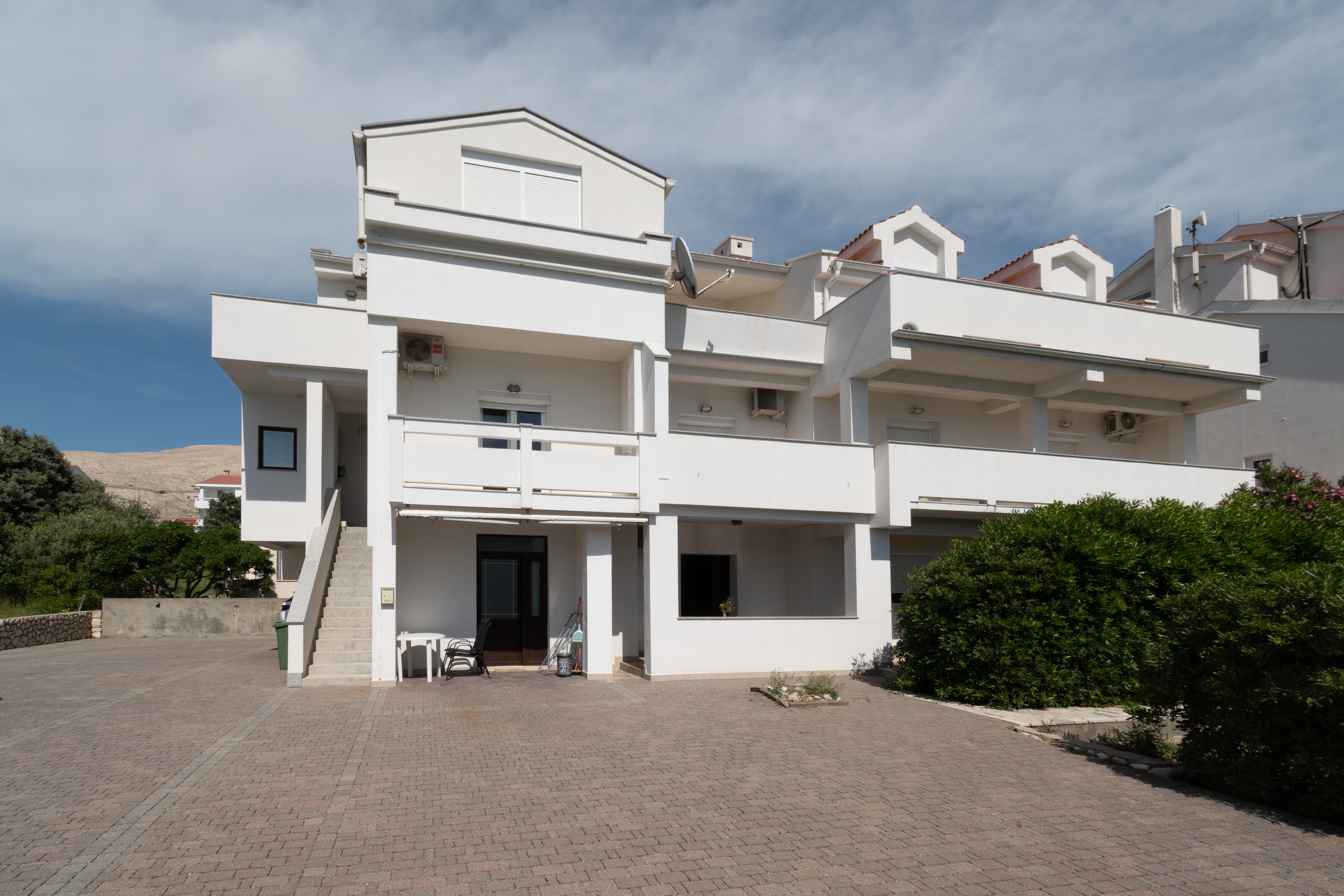 Two bedroom apartment near beach Pag (A-24467-a)