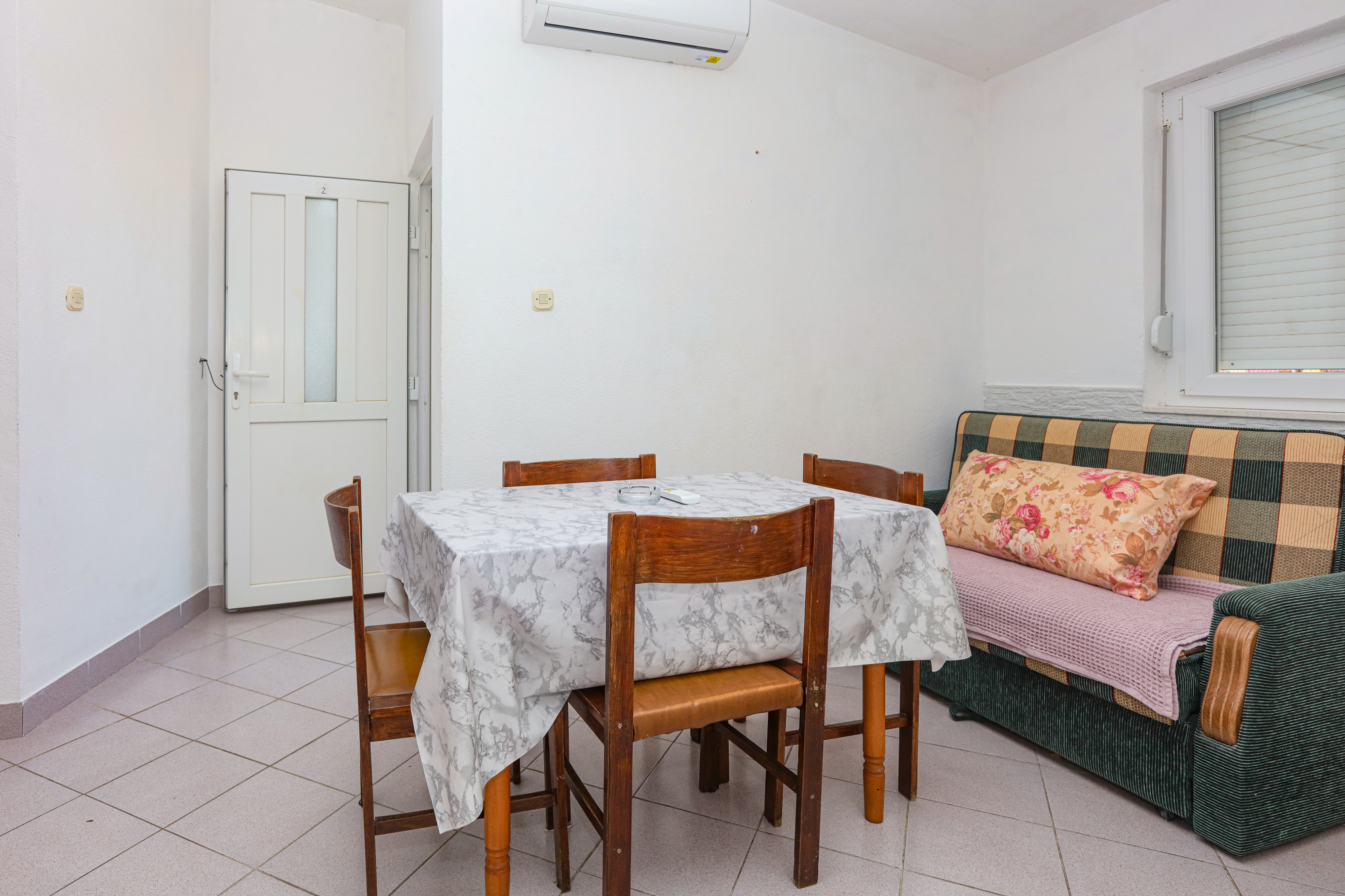 Two bedroom apartment with balcony Rogoznica (A-24468-a)