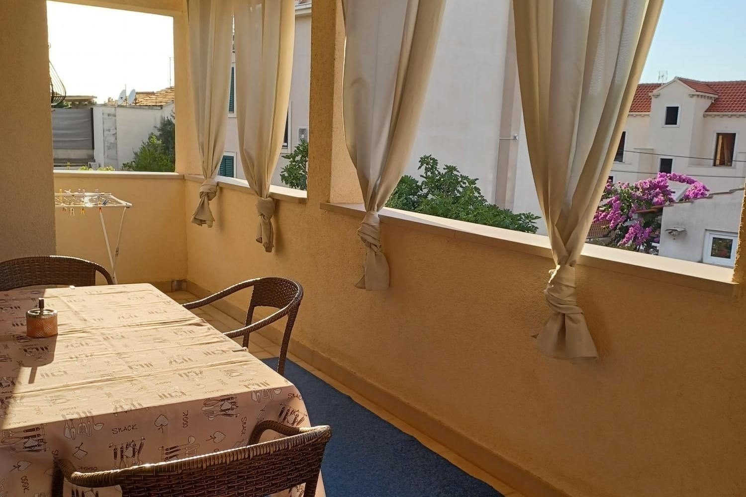 Three bedroom apartment with terrace Supetar, Brač (A-24499-a)