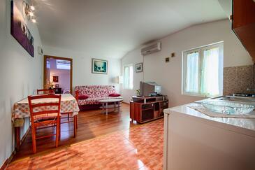 Komiža, Living room in the apartment, air condition available and WiFi.