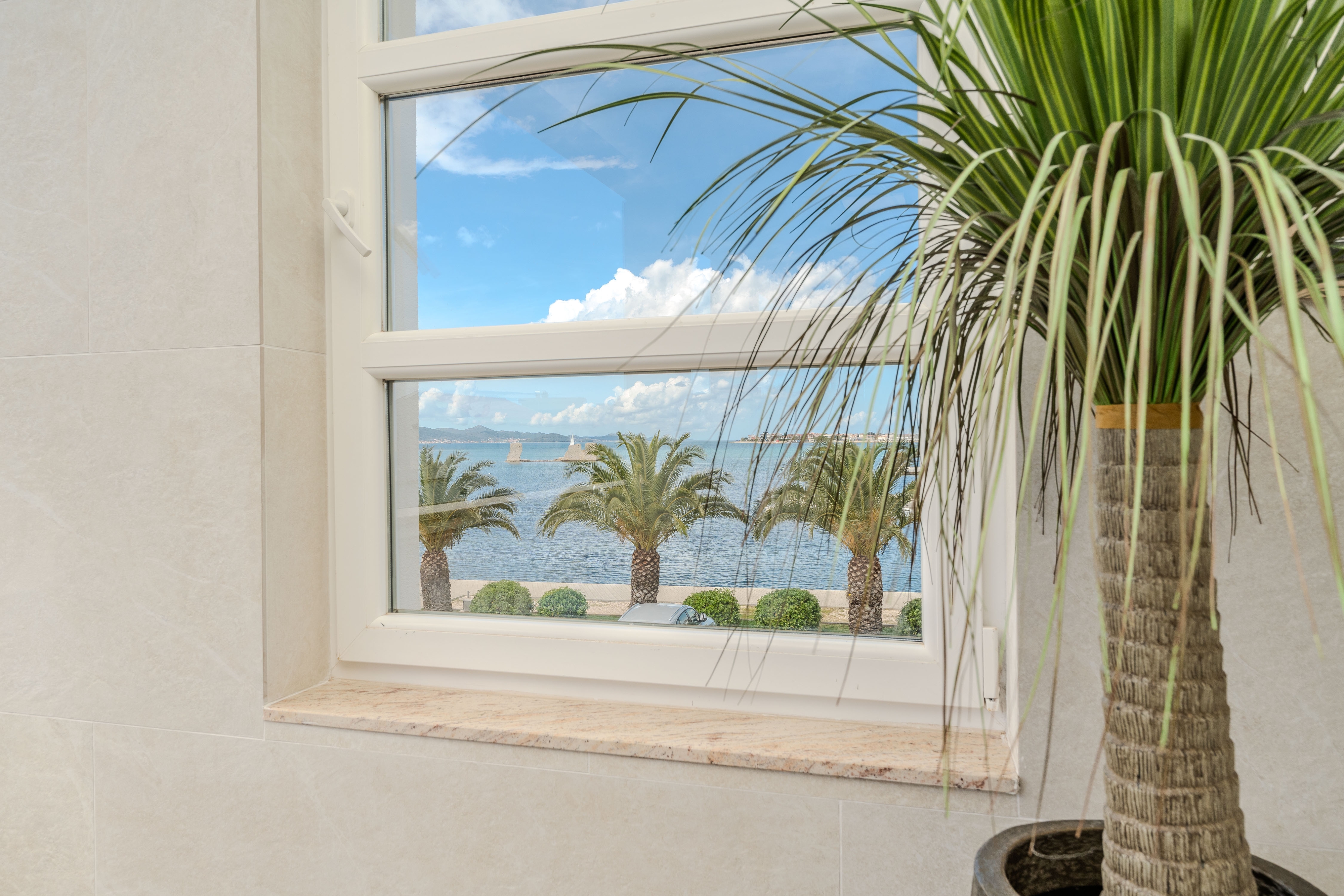One bedroom apartment with balcony and sea view Sukošan, Zadar  A-c