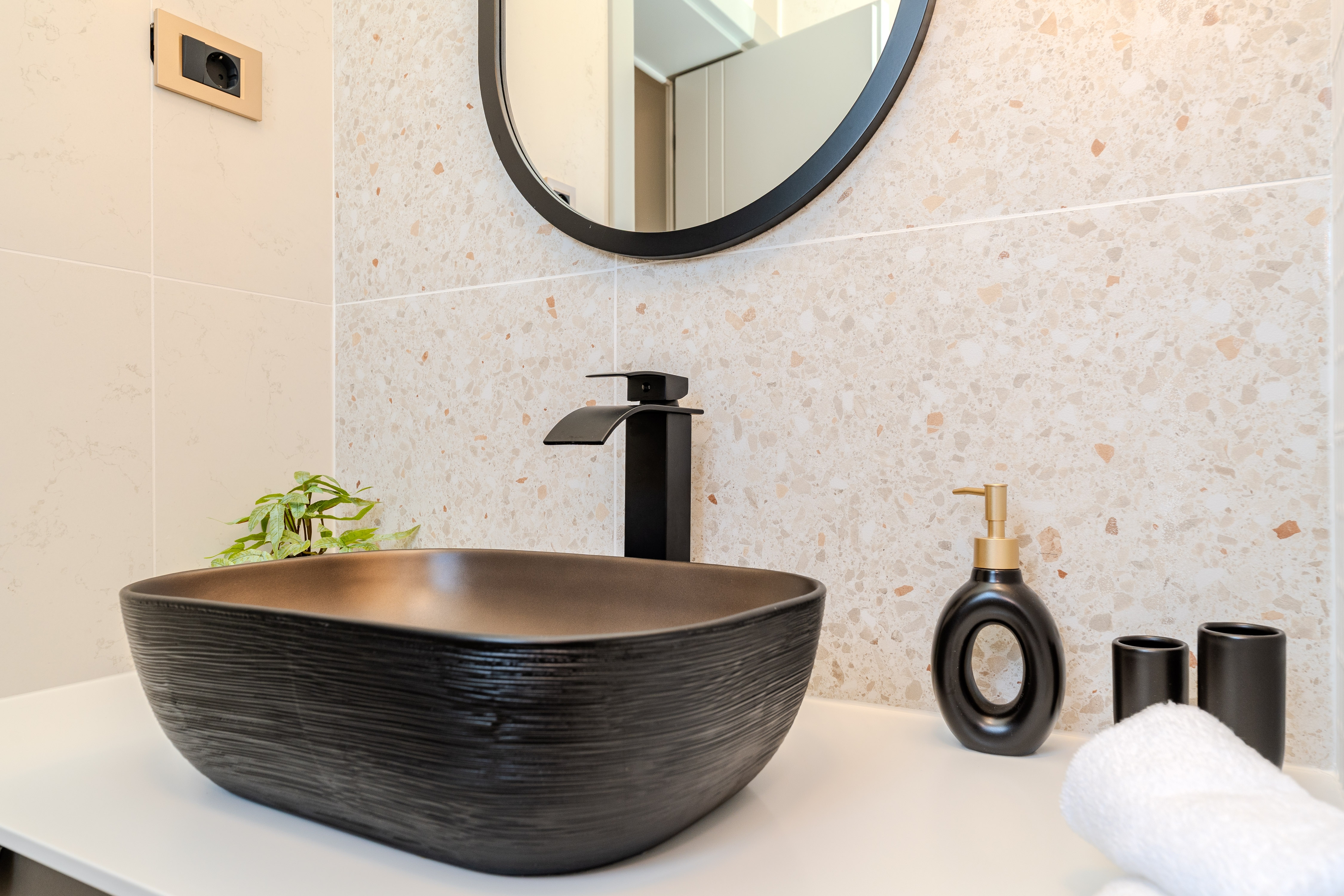 One bedroom apartment with balcony and sea view Sukošan, Zadar  A-d