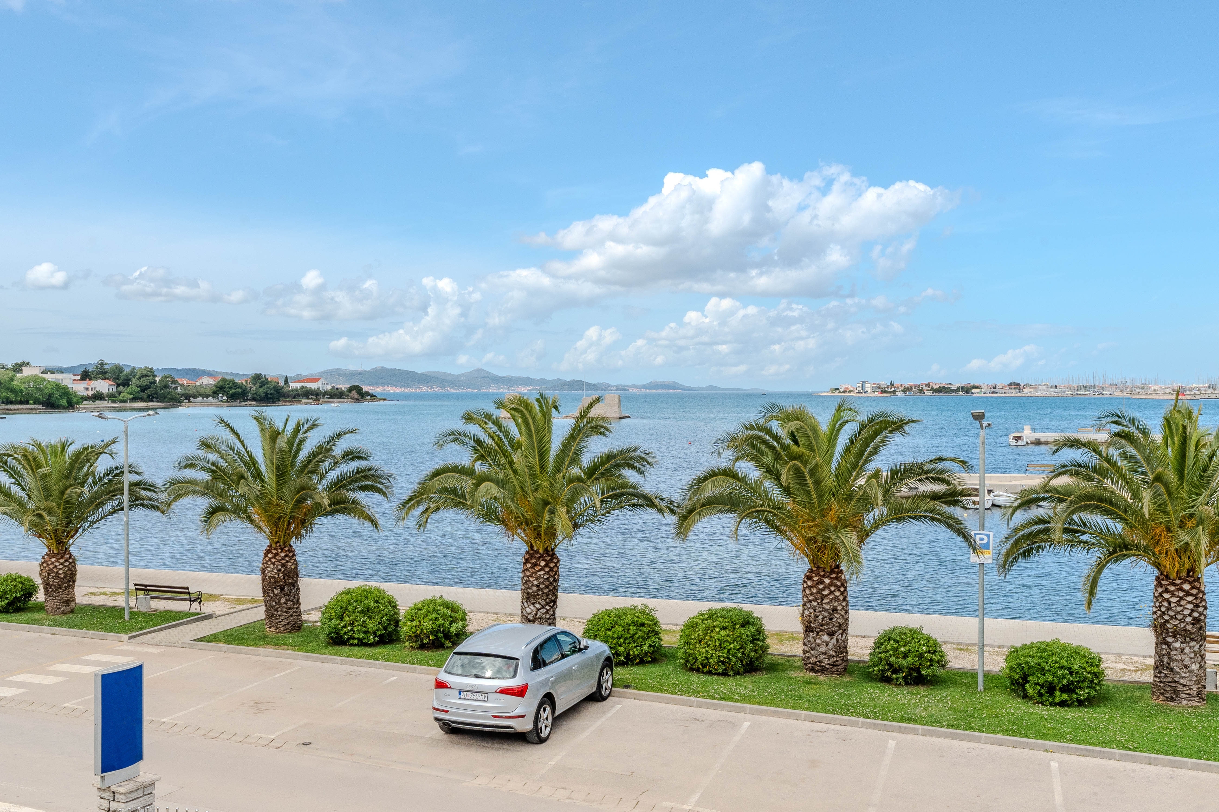 One bedroom apartment with balcony and sea view Sukošan, Zadar  A-d