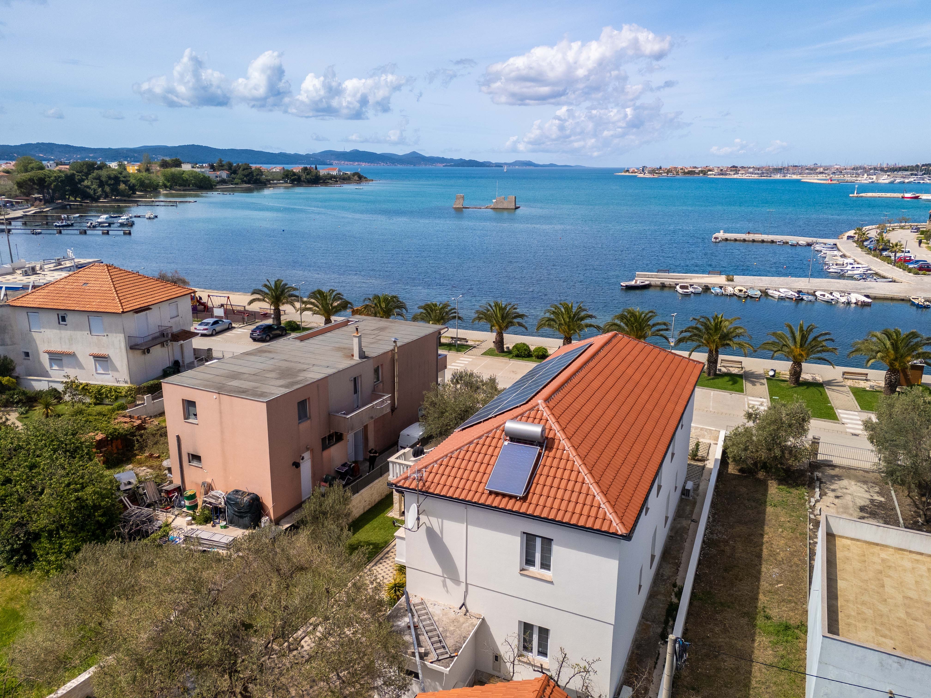 One bedroom apartment with balcony and sea view Sukošan, Zadar  A-d