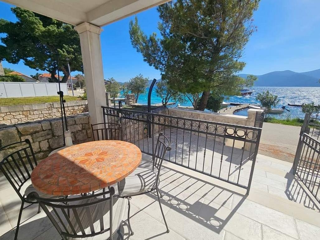 One bedroom apartment with terrace and sea view Viganj, Pelješac (A-24522-b) One bedroom apartment with terrace and sea view Viganj, Pelješac (A-24522-b)