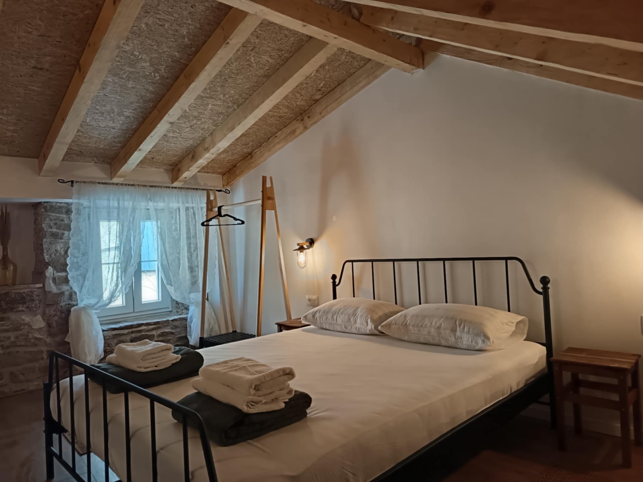 Studio flat with terrace Komiža, Vis (AS-24523-a) Studio flat with terrace Komiža, Vis (AS-24523-a)