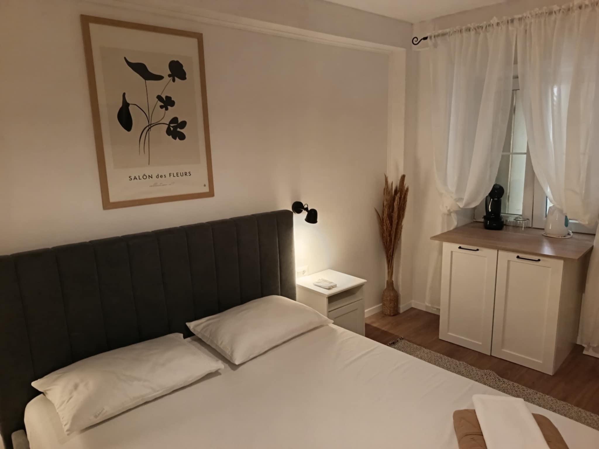 Room with terrace Komiža, Vis (S-24523-b) Room with terrace Komiža, Vis (S-24523-b)