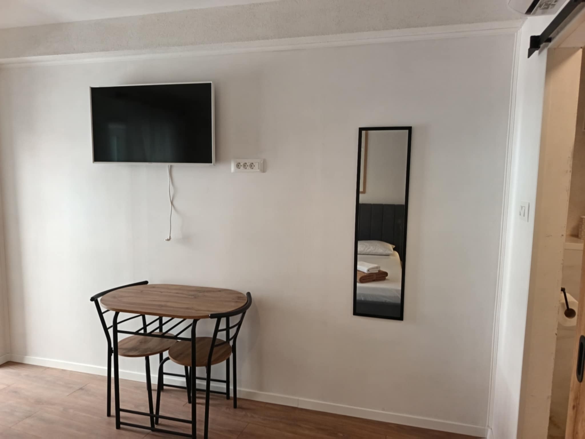 Room with terrace Komiža, Vis (S-24523-b)