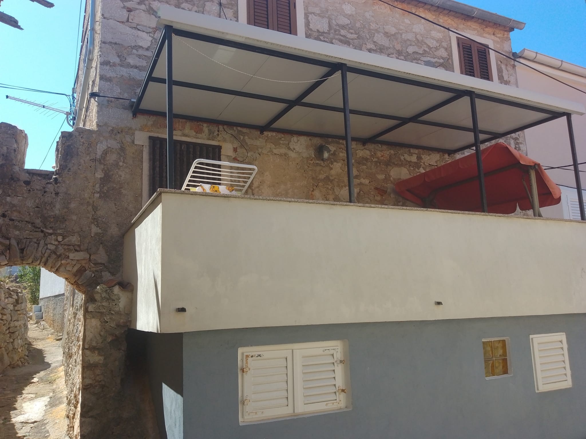 Three bedroom house with balcony Veli Iž, Iž (K-24531) Three bedroom house with balcony Veli Iž, Iž (K-24531)