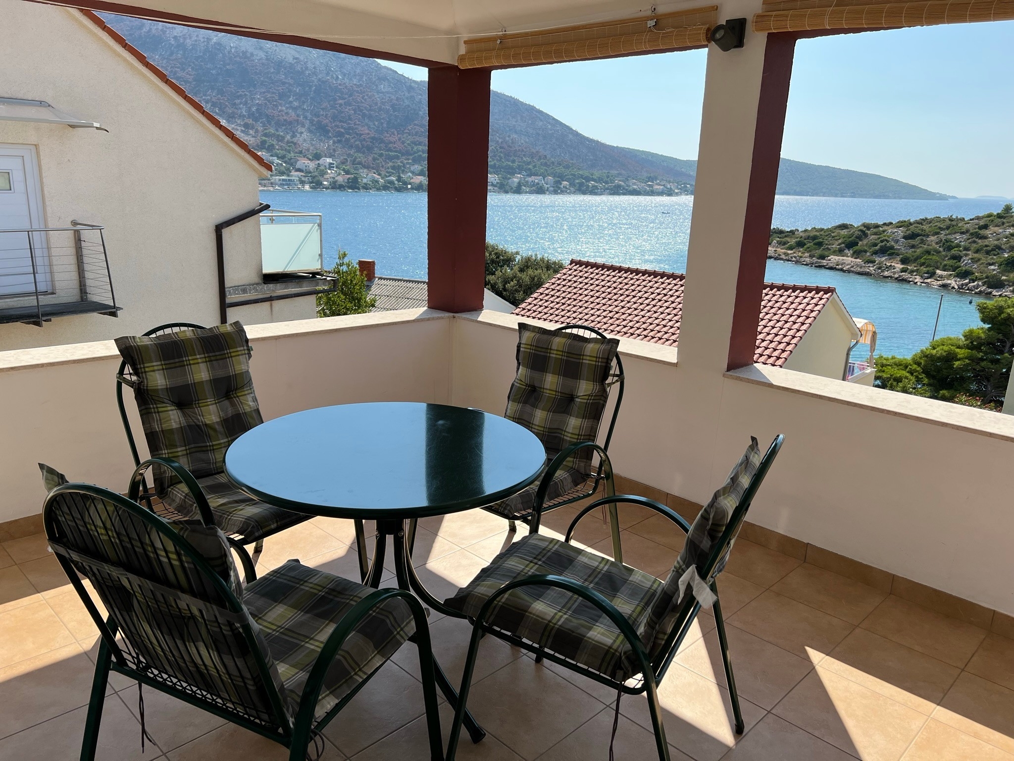 Dvosobni apartman s terasom i pogledom na more Grebaštica, Šibenik  A-a