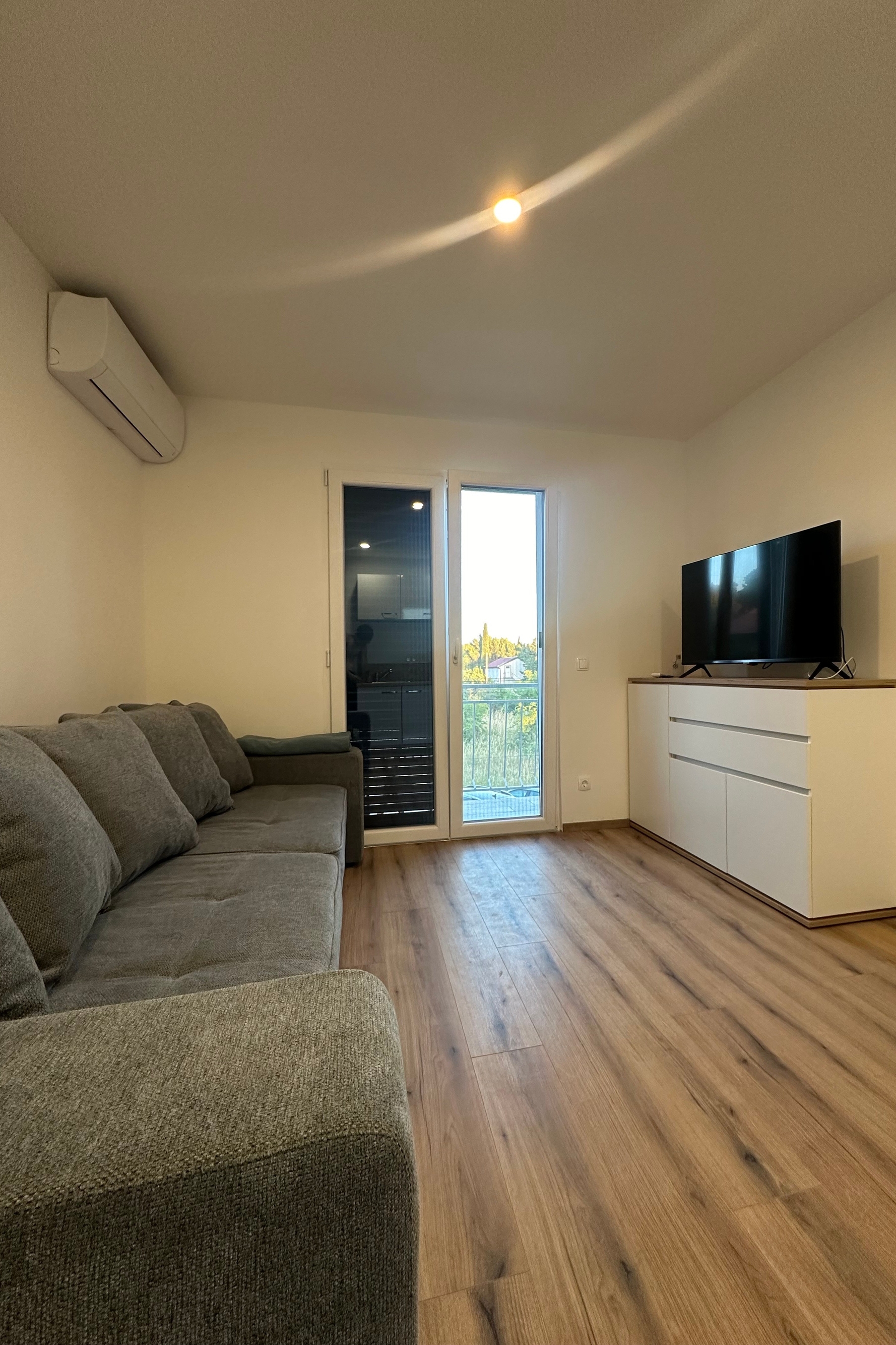 Room with balcony and sea view Starigrad, Paklenica (S-24535-a)