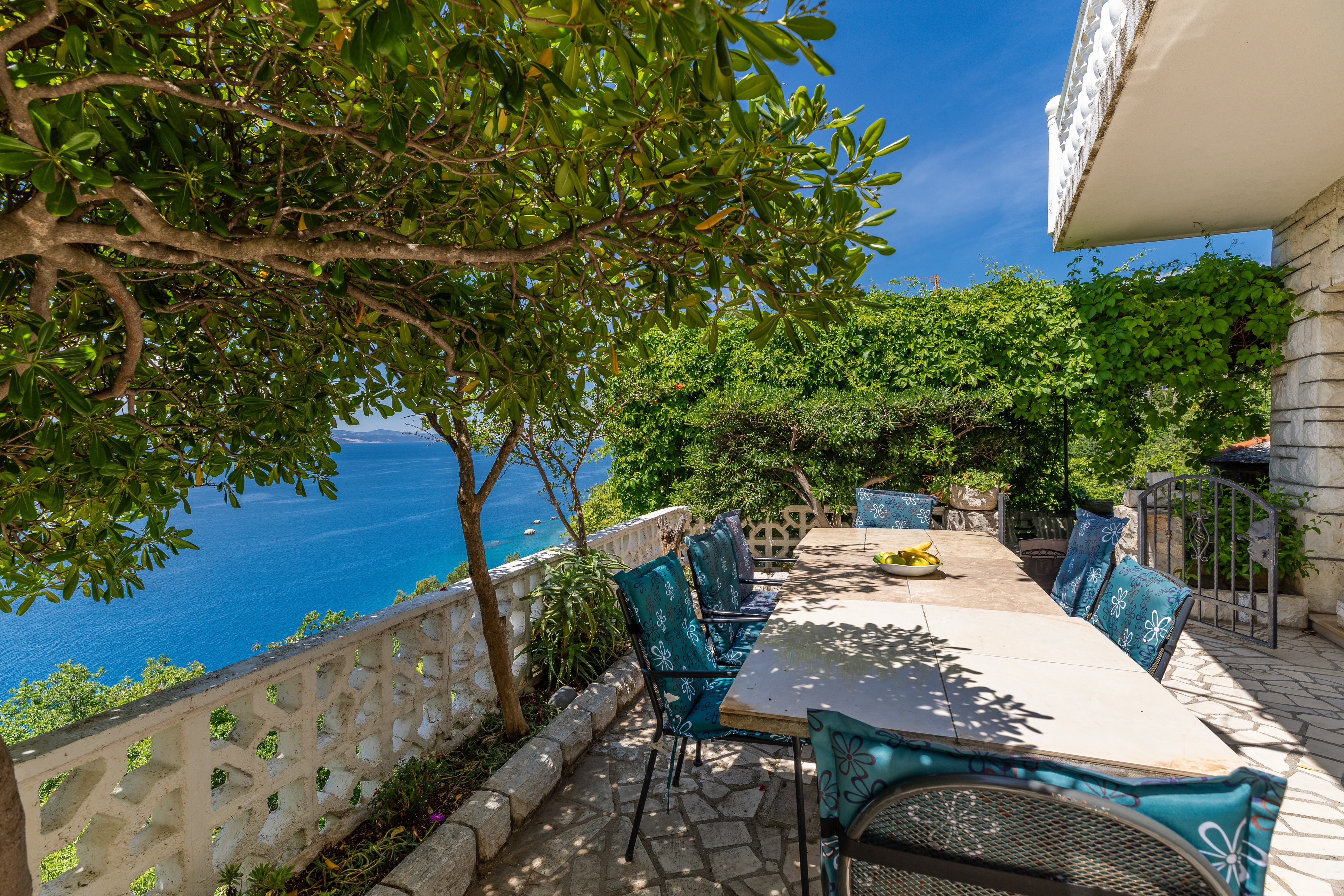 Two bedroom apartment with terrace and sea view Brela, Makarska  A-a