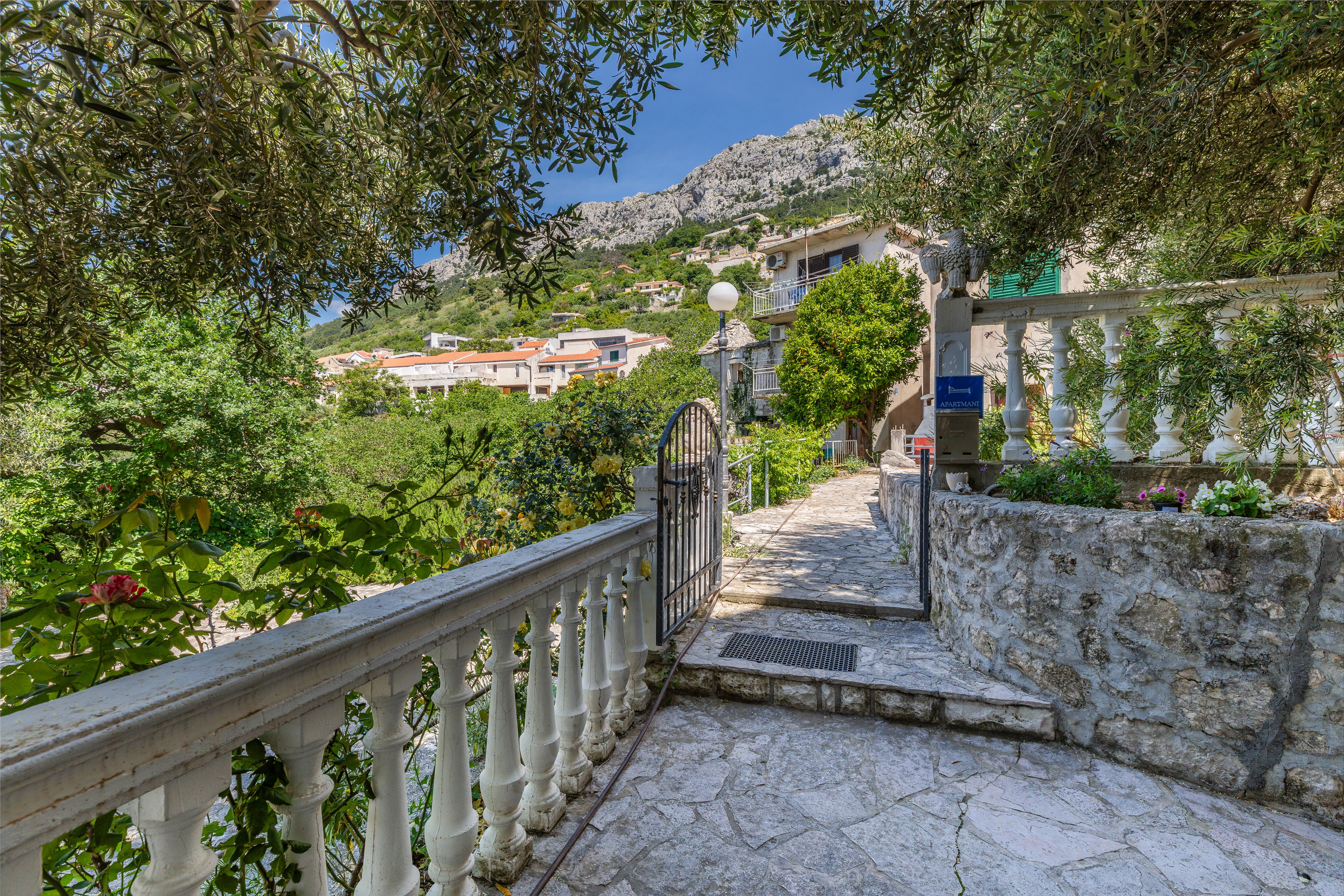 Two bedroom apartment with terrace and sea view Brela, Makarska  A-a