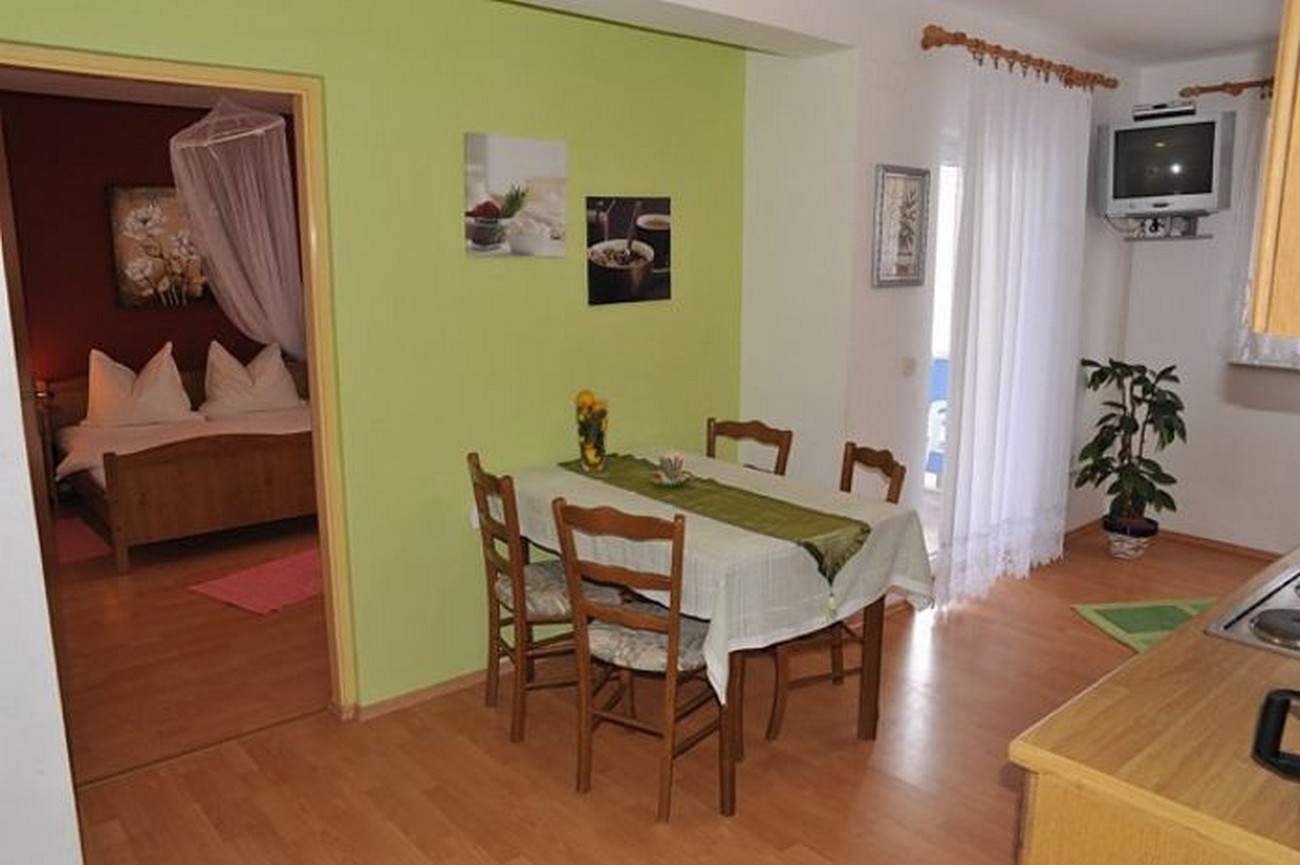 Two bedroom apartment with balcony Barbat, Rab (A-24547-b)