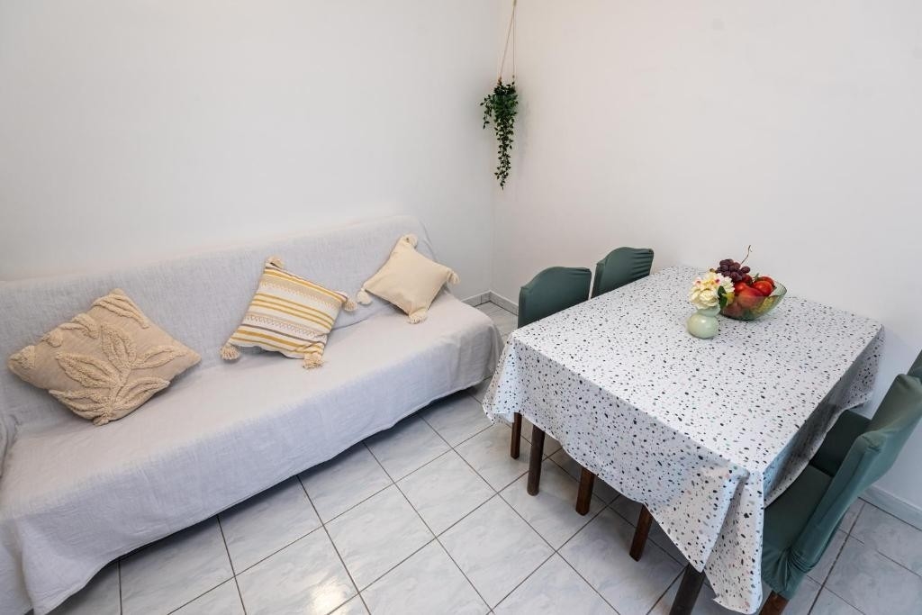 Two bedroom apartment with balcony Vodice (A-24553-b)