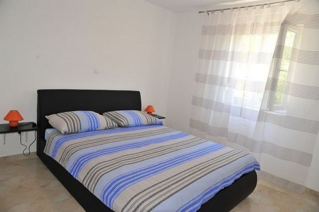 Two bedroom apartment with terrace and sea view Kampor, Rab (A-24554-a)