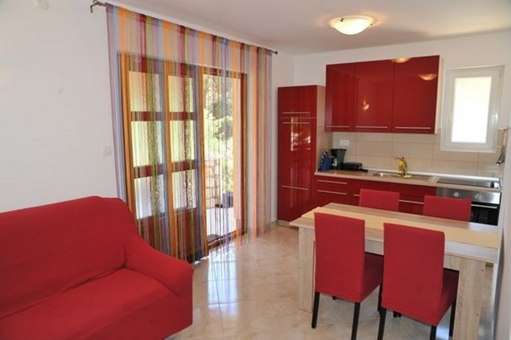 Two bedroom apartment with terrace and sea view Kampor, Rab (A-24554-a)