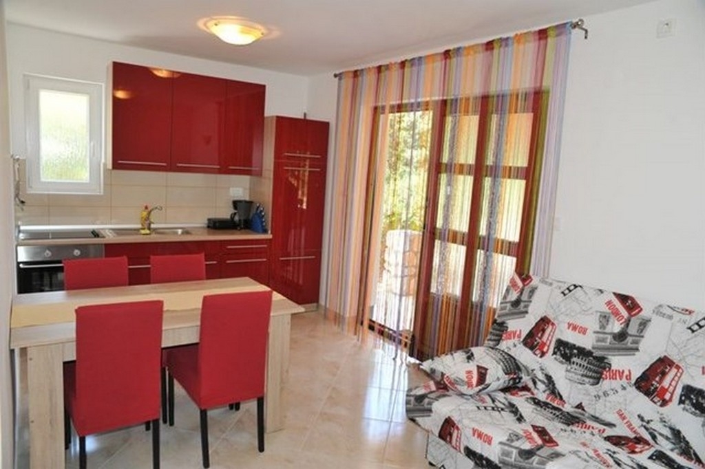 Two bedroom apartment with terrace and sea view Kampor, Rab (A-24554-b)