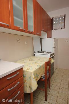 Dining room Vis, Dining room in the studio-apartment, dostupna klima.