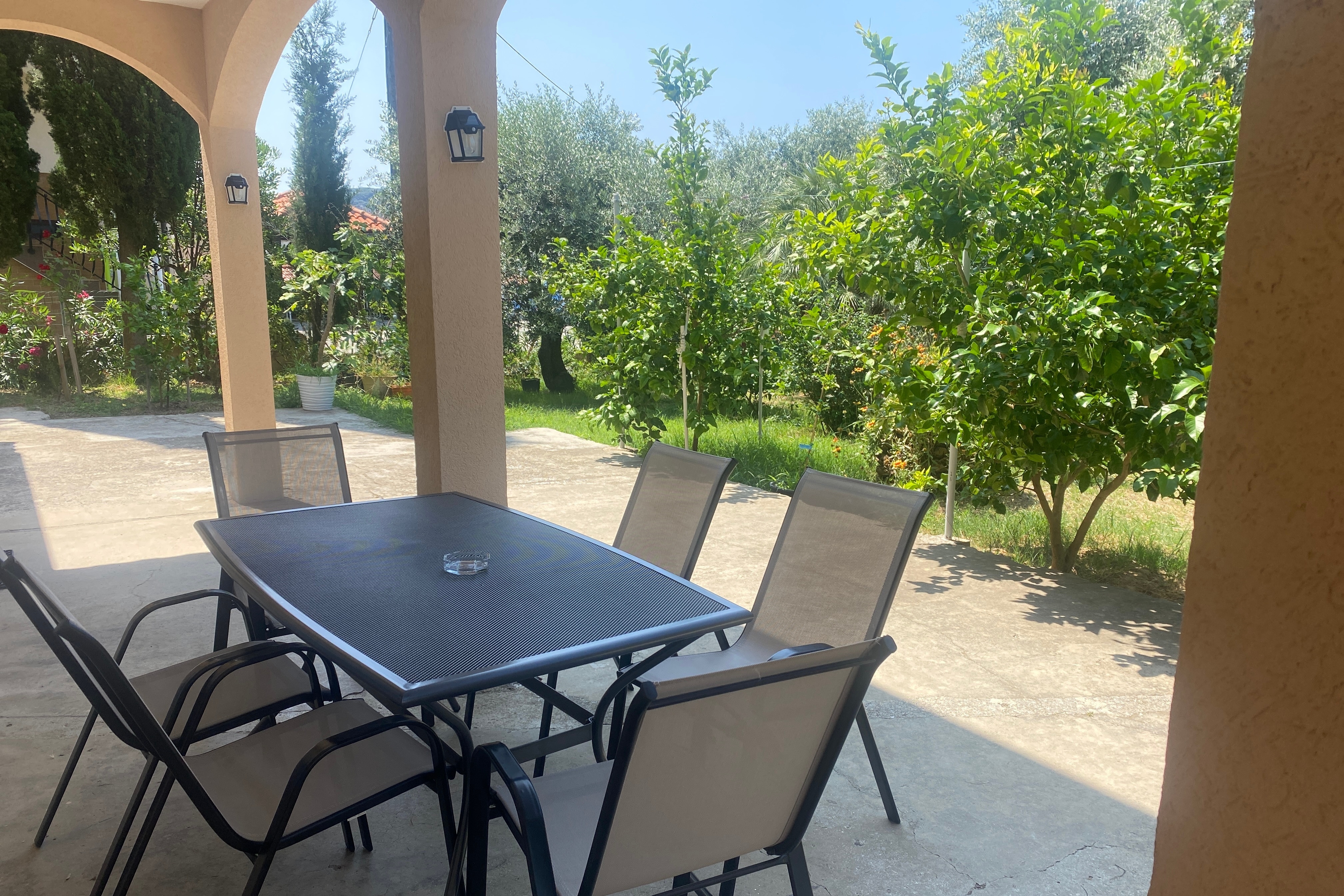 Two bedroom apartment with terrace Lopar, Rab (A-24597-c)