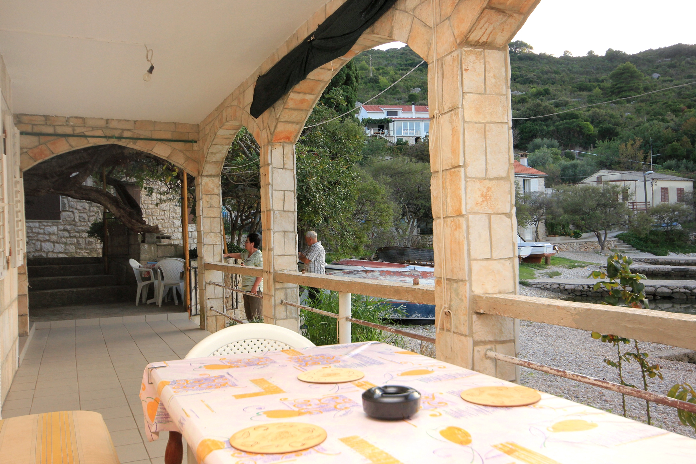 One bedroom apartment near beach Cove Rogačić, Vis  A-b