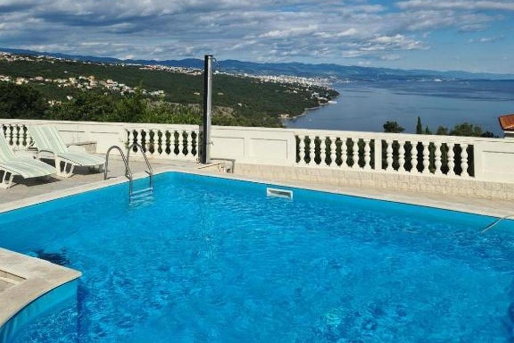 Two bedroom apartment with terrace and sea view Opatija - Pobri, Opatija (A-24607-a)