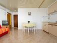 Dining room Milna, Dining room in the apartment, air condition available and WiFi.