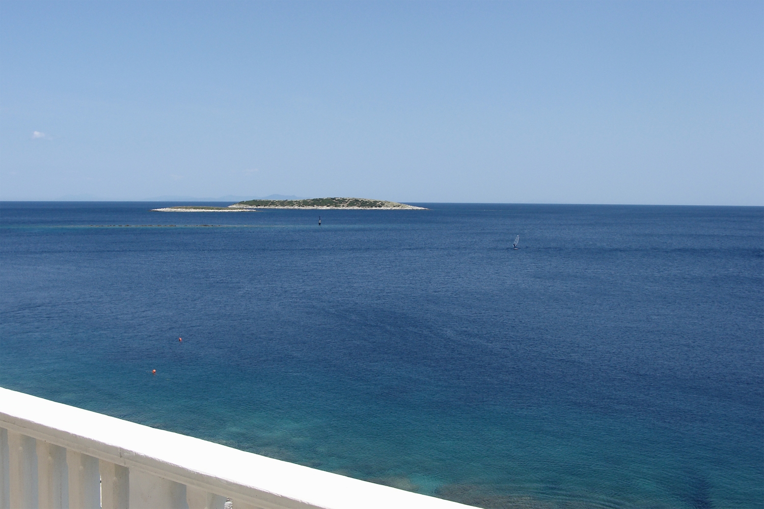 One bedroom apartment near beach Milna, Vis  A-a
