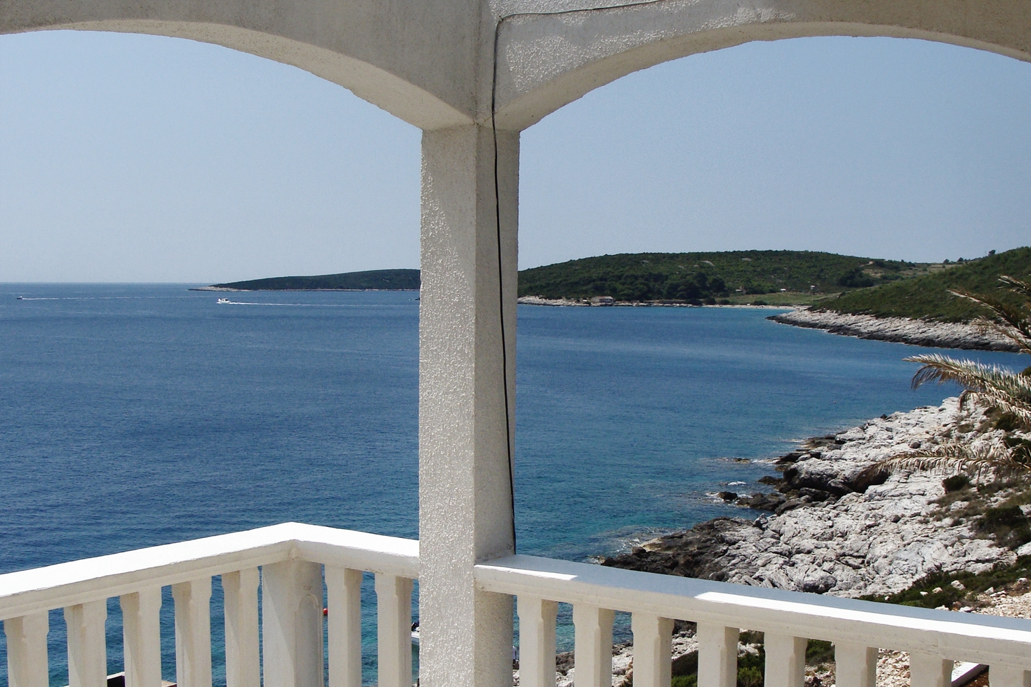 One bedroom apartment near beach Milna, Vis  A-a