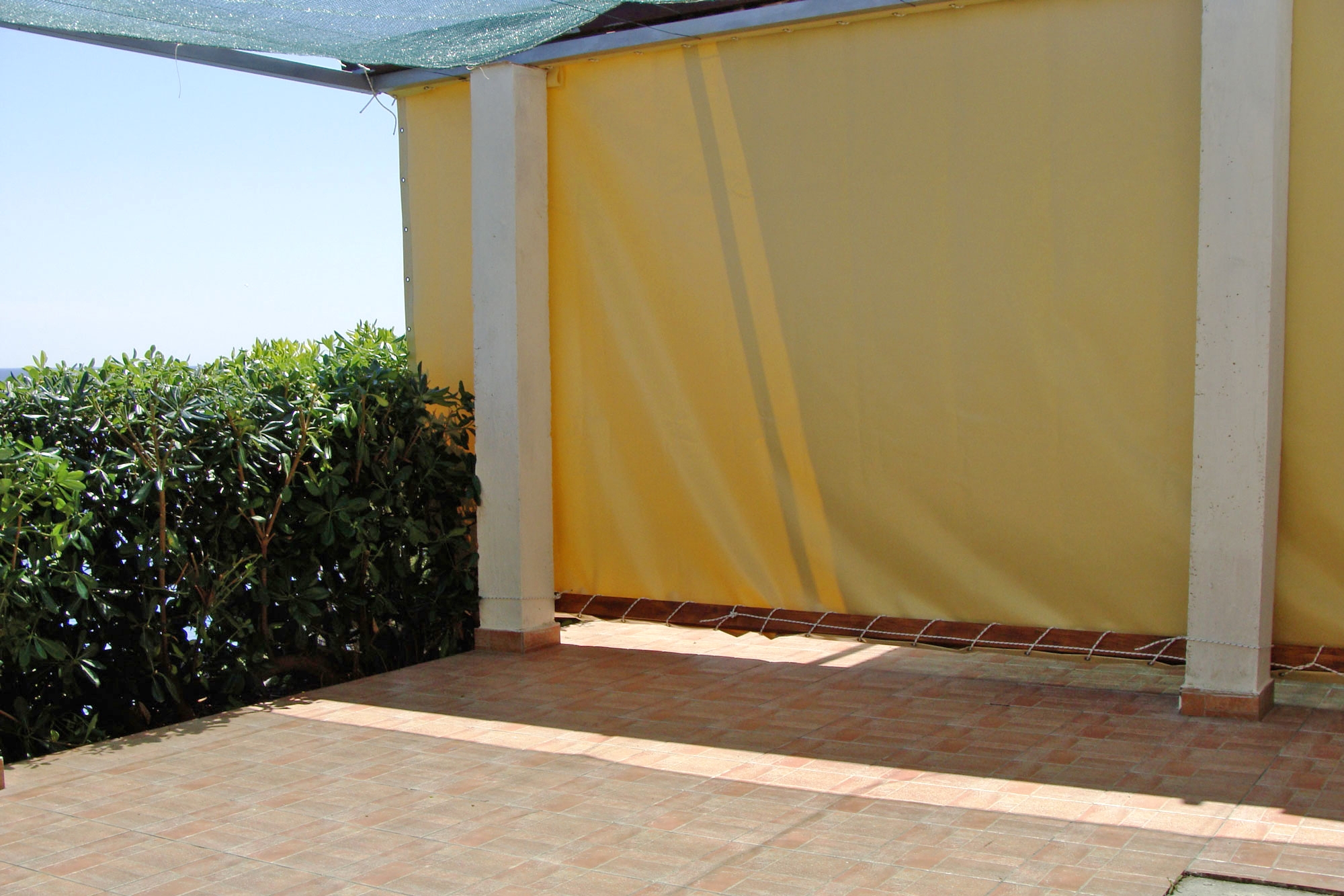 One bedroom apartment near beach Milna, Vis  A-b
