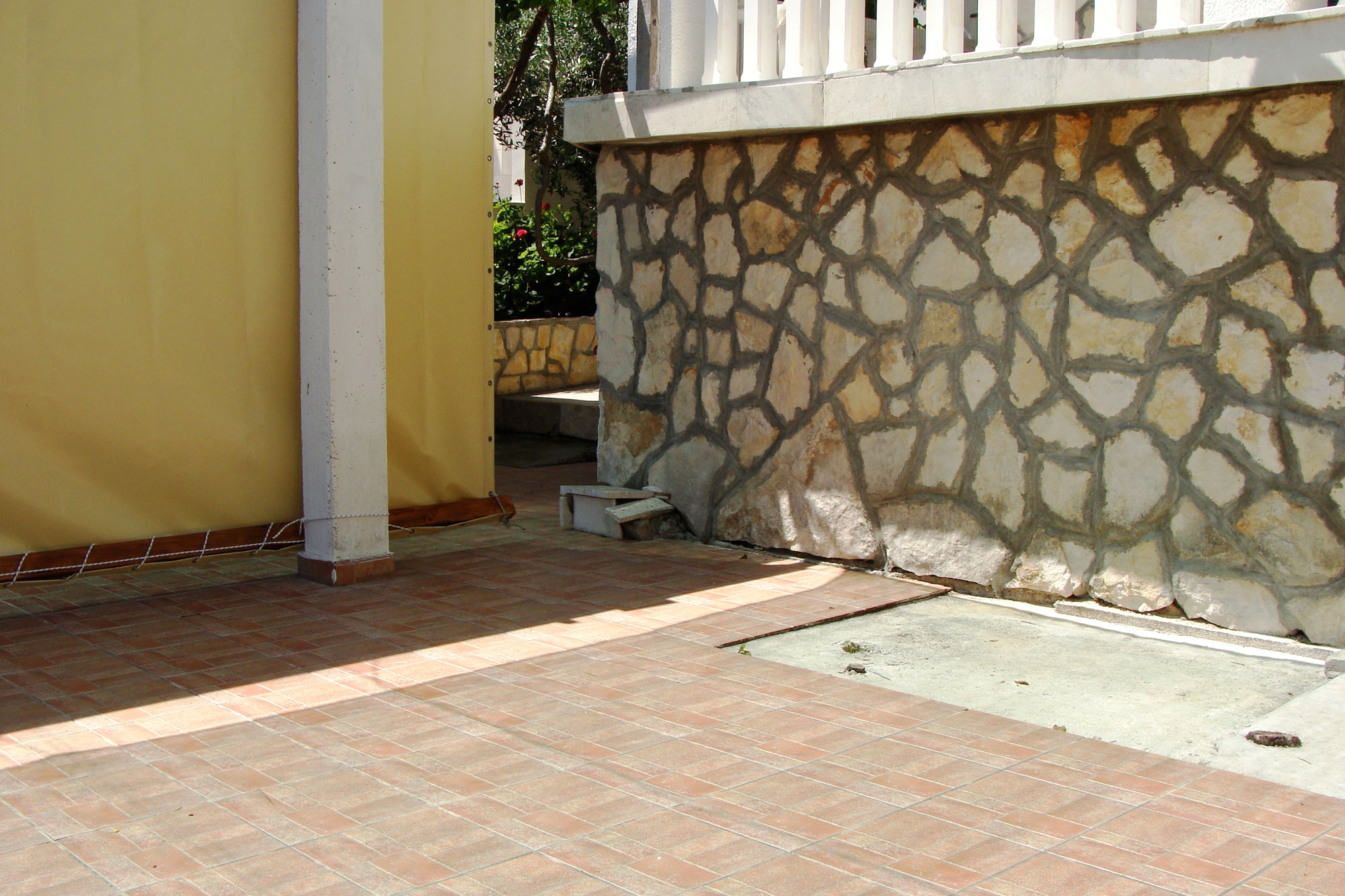 One bedroom apartment near beach Milna, Vis  A-b