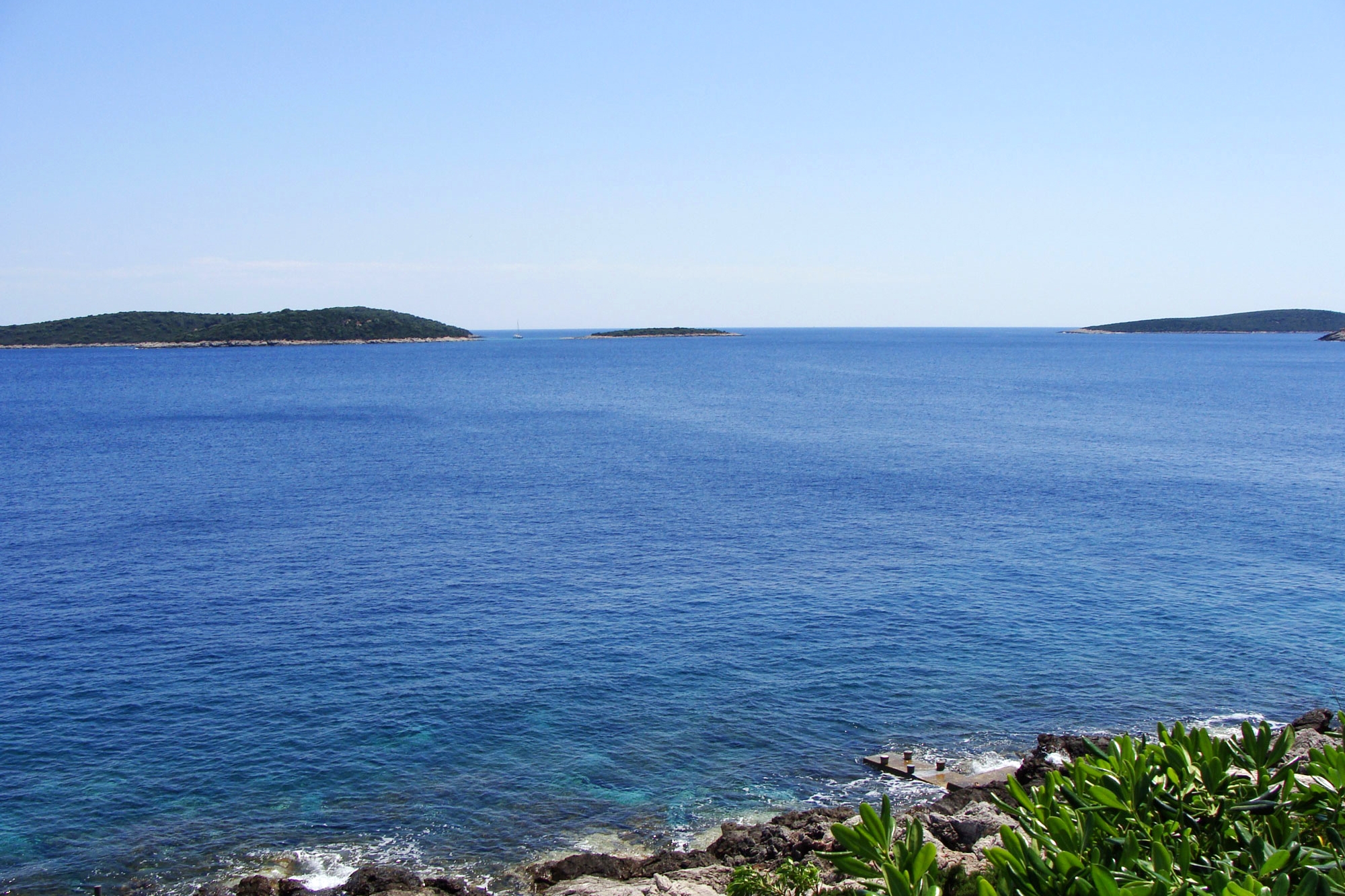 One bedroom apartment near beach Milna, Vis  A-b